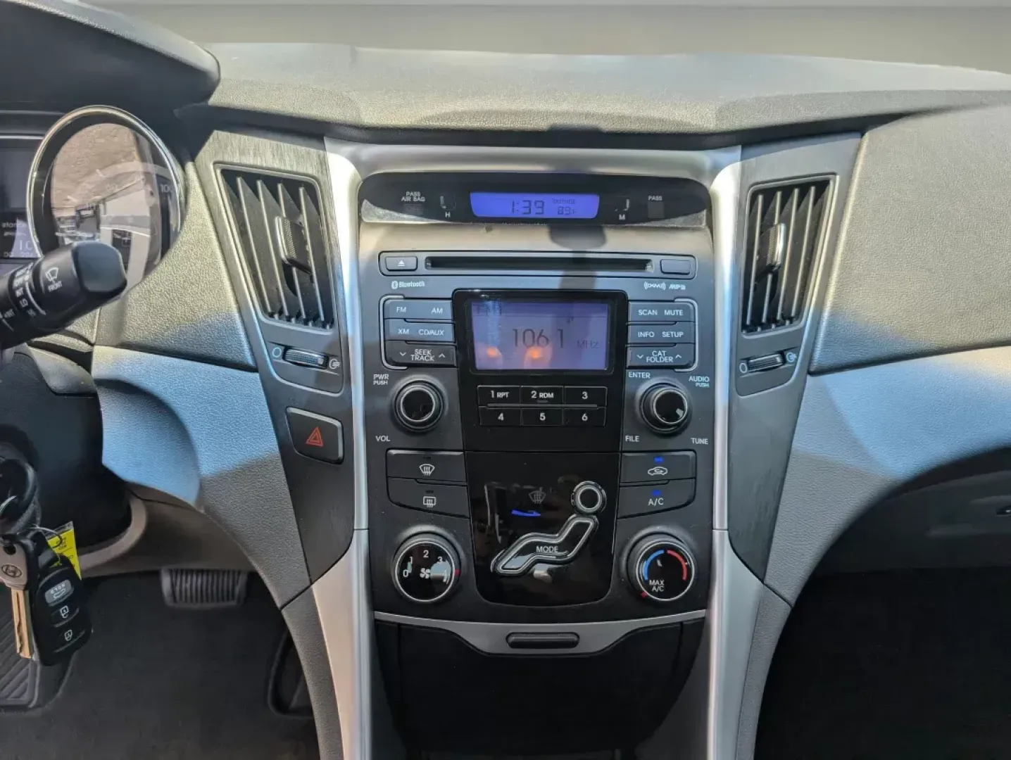 2011 /Gray Hyundai Sonata GLS (5NPEB4AC5BH) with an Gas I4 2.4L/144 engine, 6-Speed Automatic w/OD SHIFTRONIC transmission, located at 1430 Gateway Drive, Opelika, AL, 36801, (334) 239-0944, 32.637871, -85.409790 - 2011 Hyundai Sonata GLS - Photo#14