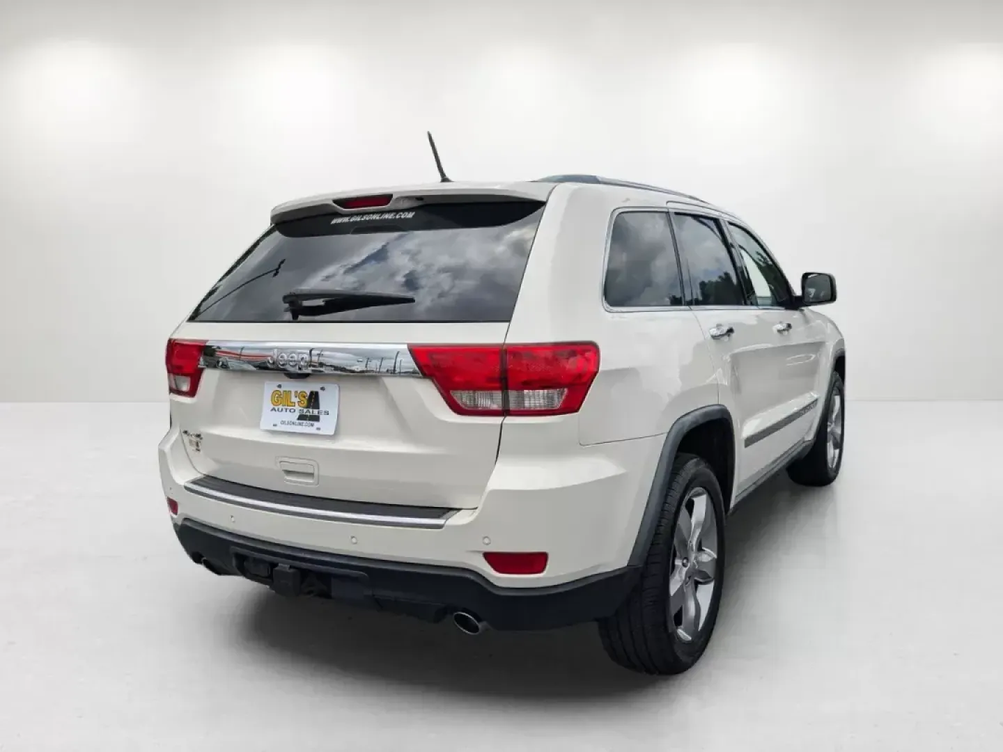 2011 /Dark Frost Beige/Light Frost Beige Interior Jeep Grand Cherokee Overland (1J4RR6GT9BC) with an Gas V8 5.7L/345 engine, 5-Speed Automatic transmission, located at 5115 14th Ave., Columbus, GA, 31904, (706) 323-0345, 32.511494, -84.971046 - **Explore New Adventures with the 2011 Jeep Grand Cherokee Overland at Gils Auto - Columbus!**<br /> <br /> Are you ready to elevate your road trips and weekend adventures? The 2011 Jeep Grand Cherokee Overland is the perfect companion for those who seek both comfort and capability. With its robust - Photo#4