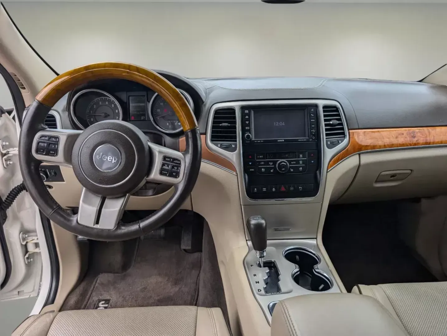 2011 /Dark Frost Beige/Light Frost Beige Interior Jeep Grand Cherokee Overland (1J4RR6GT9BC) with an Gas V8 5.7L/345 engine, 5-Speed Automatic transmission, located at 5115 14th Ave., Columbus, GA, 31904, (706) 323-0345, 32.511494, -84.971046 - **Explore New Adventures with the 2011 Jeep Grand Cherokee Overland at Gils Auto - Columbus!**<br /> <br /> Are you ready to elevate your road trips and weekend adventures? The 2011 Jeep Grand Cherokee Overland is the perfect companion for those who seek both comfort and capability. With its robust - Photo#11