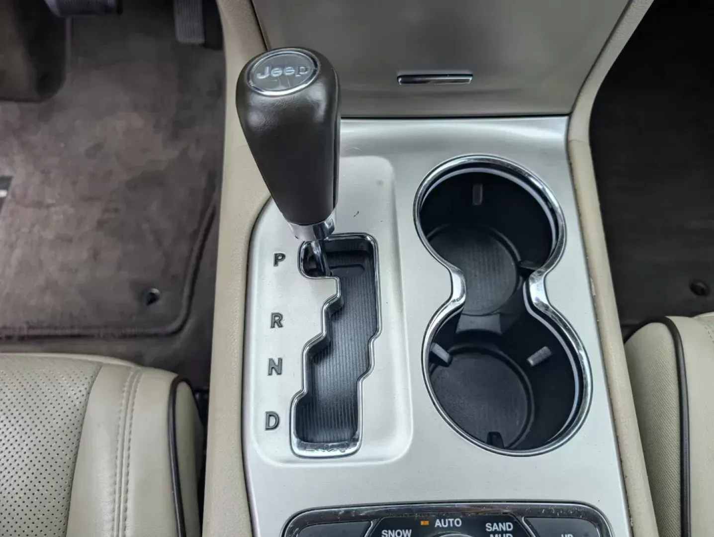 2011 /Dark Frost Beige/Light Frost Beige Interior Jeep Grand Cherokee Overland (1J4RR6GT9BC) with an Gas V8 5.7L/345 engine, 5-Speed Automatic transmission, located at 5115 14th Ave., Columbus, GA, 31904, (706) 323-0345, 32.511494, -84.971046 - **Explore New Adventures with the 2011 Jeep Grand Cherokee Overland at Gils Auto - Columbus!**<br /> <br /> Are you ready to elevate your road trips and weekend adventures? The 2011 Jeep Grand Cherokee Overland is the perfect companion for those who seek both comfort and capability. With its robust - Photo#12