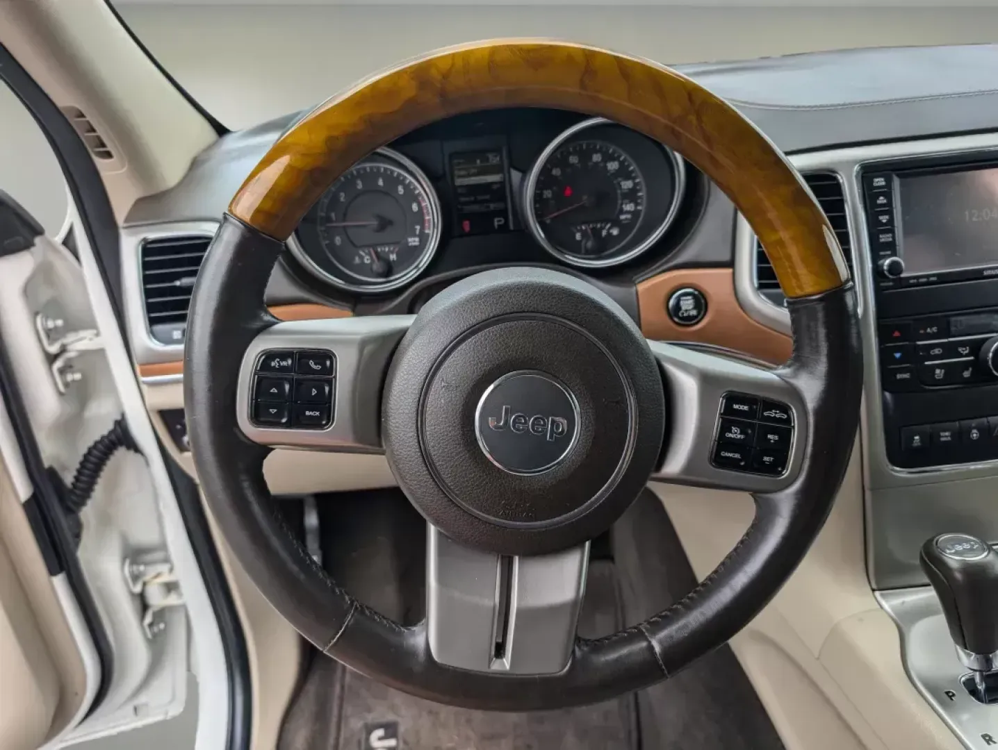 2011 /Dark Frost Beige/Light Frost Beige Interior Jeep Grand Cherokee Overland (1J4RR6GT9BC) with an Gas V8 5.7L/345 engine, 5-Speed Automatic transmission, located at 5115 14th Ave., Columbus, GA, 31904, (706) 323-0345, 32.511494, -84.971046 - **Explore New Adventures with the 2011 Jeep Grand Cherokee Overland at Gils Auto - Columbus!**<br /> <br /> Are you ready to elevate your road trips and weekend adventures? The 2011 Jeep Grand Cherokee Overland is the perfect companion for those who seek both comfort and capability. With its robust - Photo#14