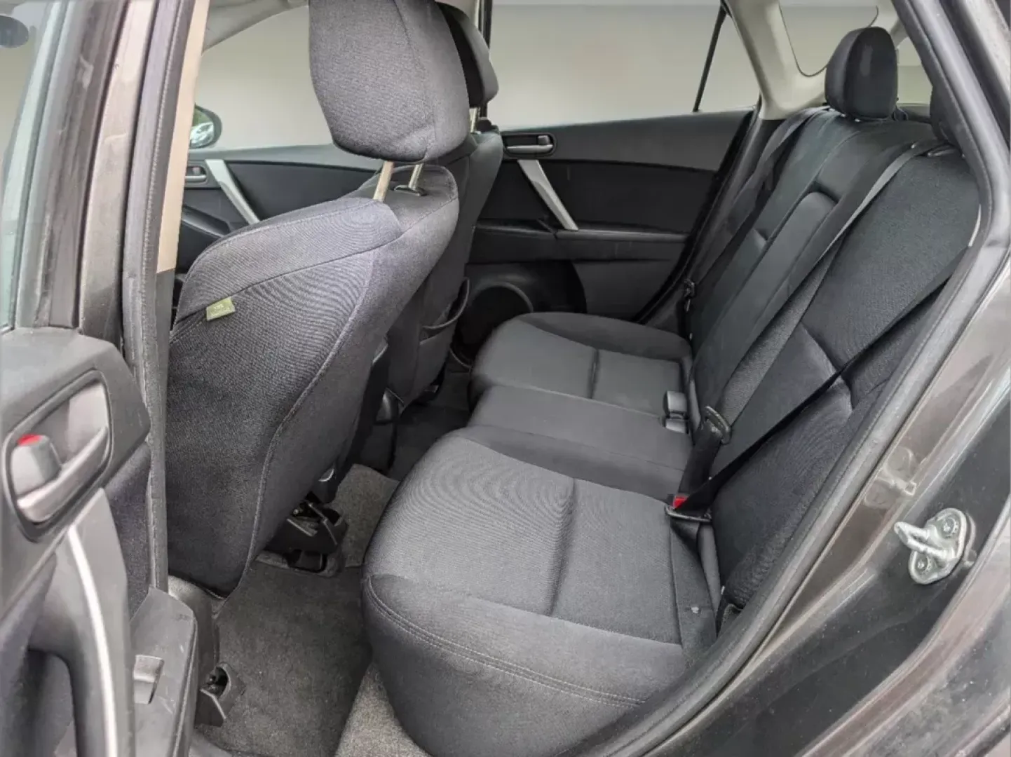 2011 /Black Mazda Mazda3 s Sport (JM1BL1K61B1) with an Gas I4 2.5L/152 engine, 5-Speed Automatic w/OD transmission, located at 7000 Northlake Connector, Columbus, GA, 31904, (706) 987-8085, 32.524975, -84.978134 - 2011 Mazda Mazda3 s Sport - Photo#10