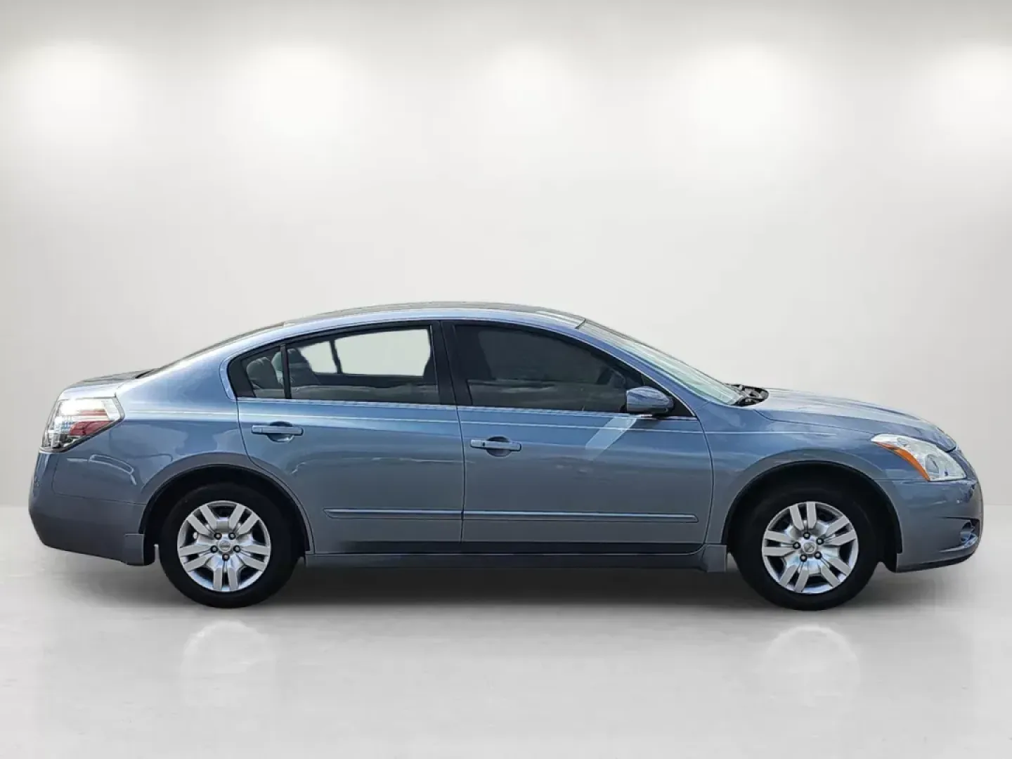 2011 /Frost Nissan Altima 2.5 S (1N4AL2AP2BC) with an Gas I4 2.5L/ engine, 1-Speed Continuously Variable transmission, located at 521 Old Farm Lane Rd, Prattville, AL, 36066, (334) 325-1505, 32.482460, -86.416367 - 2011 Nissan Altima 2.5 S - Photo#4