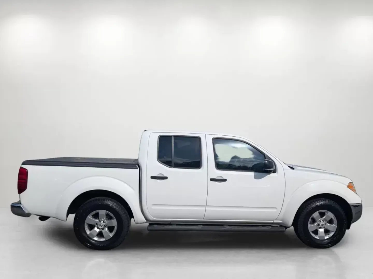 2011 /Beige Nissan Frontier SV (1N6AD0ER0BC) with an Gas V6 4.0L/241 engine, 5-Speed Automatic transmission, located at 804 22nd Ave, Phenix City, AL, 36870, (334) 297-1860, 32.484749, -85.024475 - 2011 Nissan Frontier SV - Photo#3