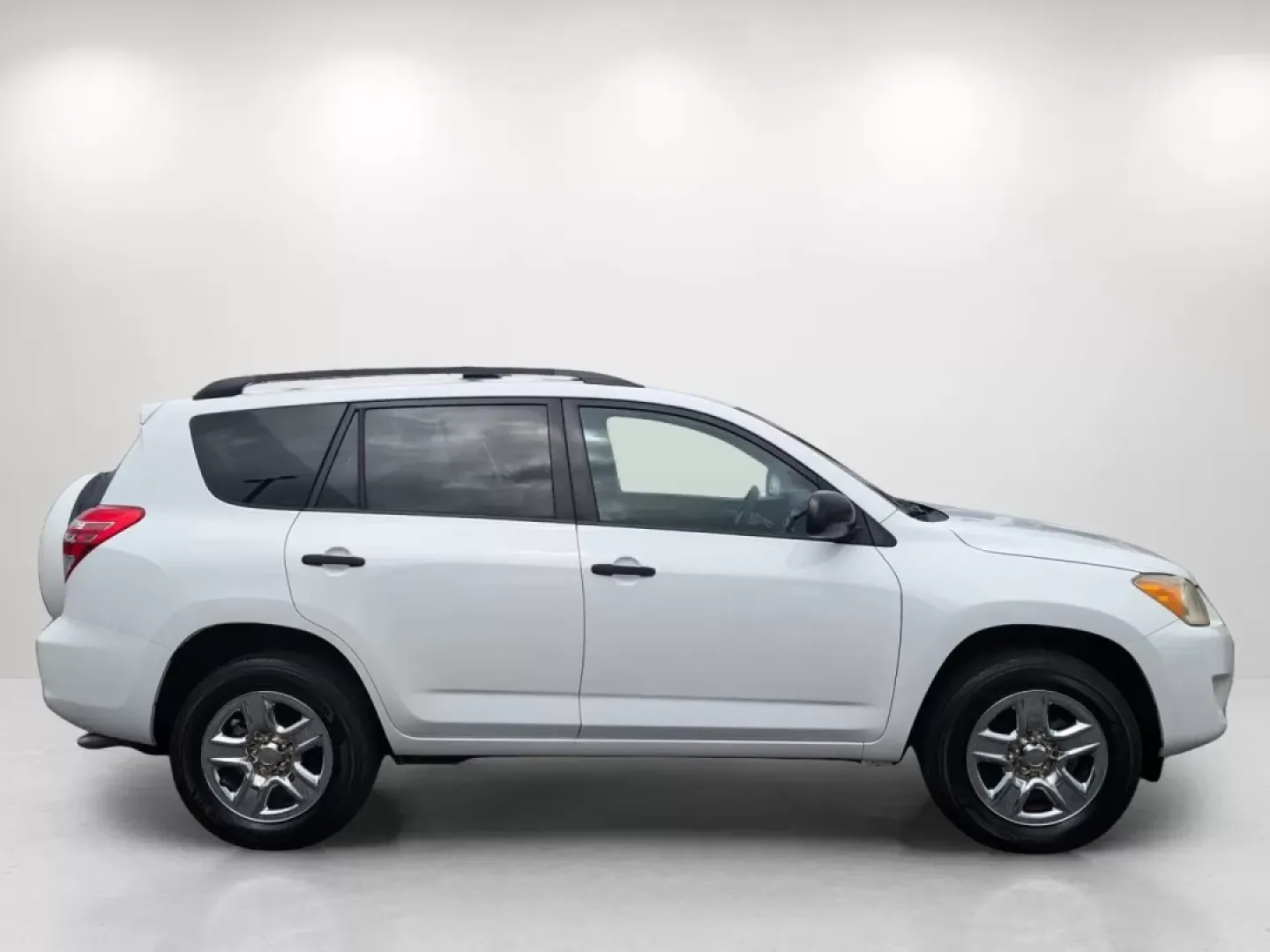 2011 Toyota RAV4 (JTMZF4DV9B5) with an Other engine, located at 3959 U.S. 80 W, Phenix City, AL, 36870, (334) 297-4885, 32.469296, -85.135185 - **Unleash New Adventures with the 2011 Toyota RAV4 Perfect for Everyday Explorers!**<br /> <br /> Are you ready to elevate your daily commute or family road trips? The 2011 Toyota RAV4 is the versatile SUV you've been searching for! With ample space, reliable performance, and a fuel-efficient desig - Photo#4
