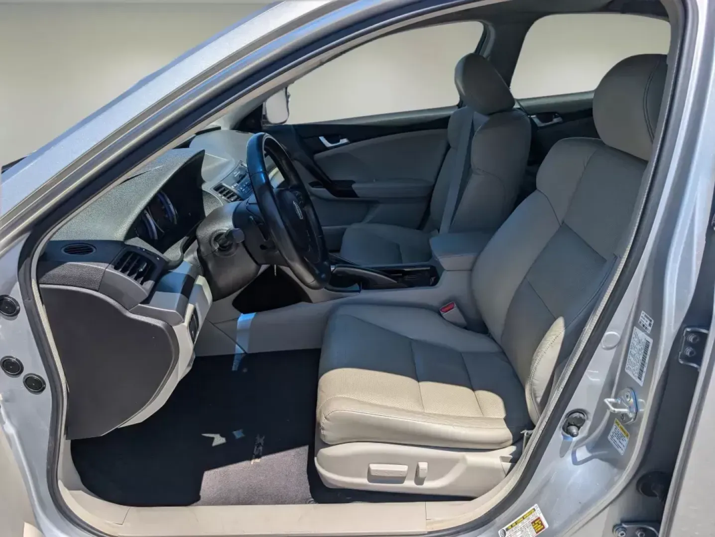 2012 Acura TSX (JH4CU2F45CC) with an Gas I4 2.4L/144 engine, 5-Speed Automatic transmission, located at 7000 Northlake Connector, Columbus, GA, 31904, (706) 987-8085, 32.524975, -84.978134 - 2012 Acura TSX - Photo#9