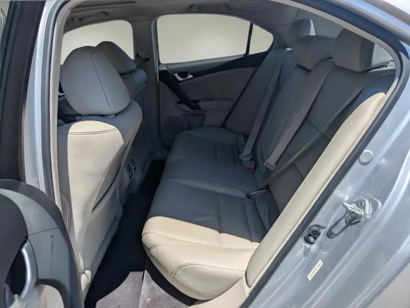 2012 Acura TSX (JH4CU2F45CC) with an Gas I4 2.4L/144 engine, 5-Speed Automatic transmission, located at 7000 Northlake Connector, Columbus, GA, 31904, (706) 987-8085, 32.524975, -84.978134 - 2012 Acura TSX - Photo#10