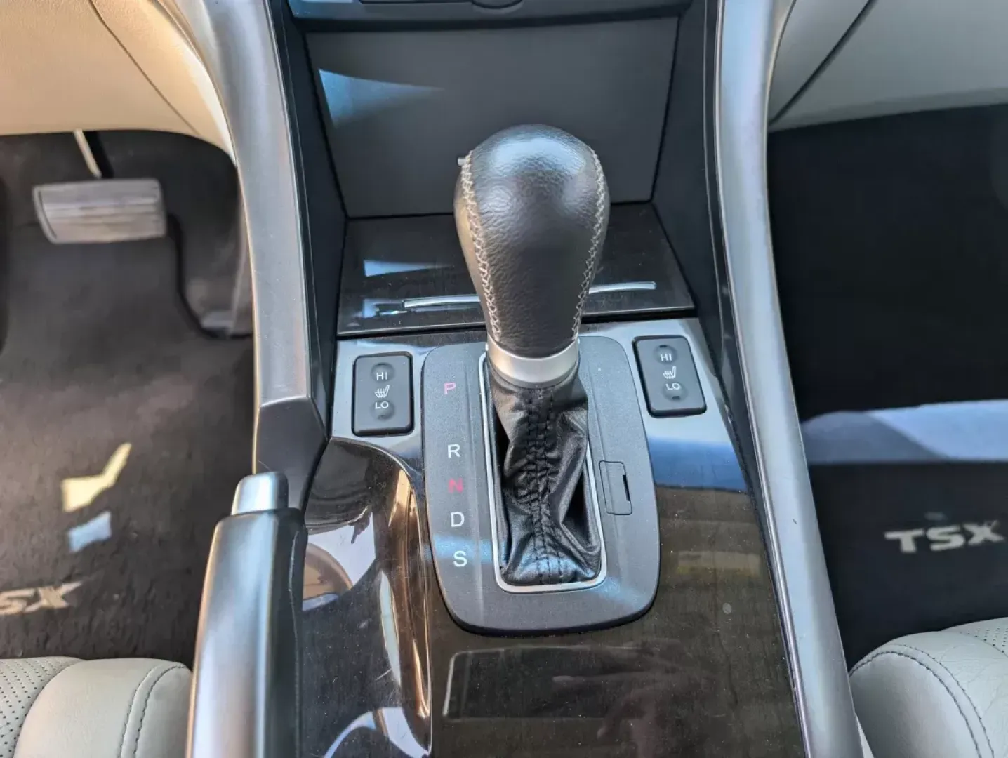 2012 Acura TSX (JH4CU2F45CC) with an Gas I4 2.4L/144 engine, 5-Speed Automatic transmission, located at 7000 Northlake Connector, Columbus, GA, 31904, (706) 987-8085, 32.524975, -84.978134 - 2012 Acura TSX - Photo#13