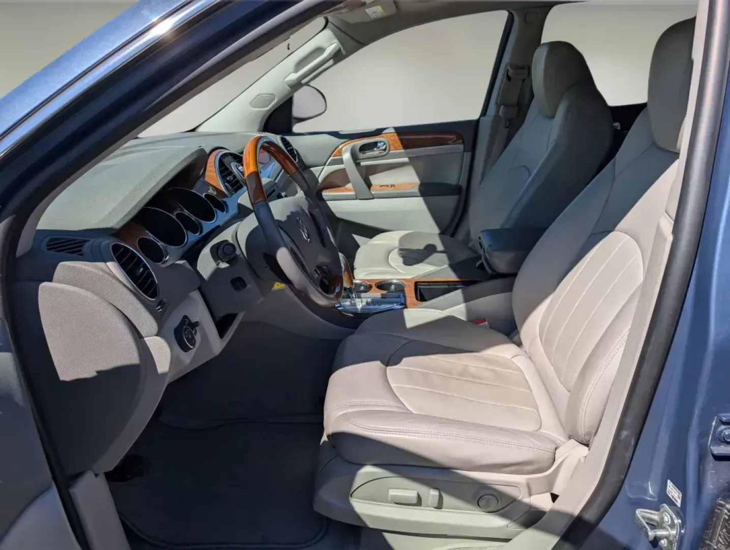 2012 /Titanium Buick Enclave Premium (5GAKRDED1CJ) with an Gas V6 3.6L/217 engine, 6-Speed Automatic transmission, located at 1430 Gateway Drive, Opelika, AL, 36801, (334) 239-0944, 32.637871, -85.409790 - 2012 Buick Enclave Premium - Photo#10