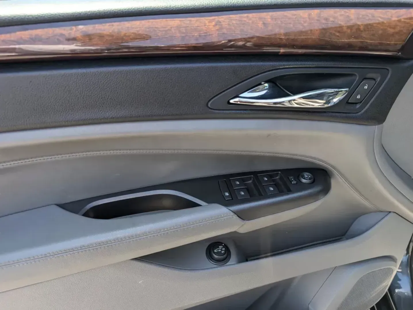 2012 /Titanium w/Ebony accents Cadillac SRX Luxury Collection (3GYFNDE30CS) with an Gas/Ethanol V6 3.6L/217 engine, 6-Speed Automatic w/Manual Shift transmission, located at 7000 Northlake Connector, Columbus, GA, 31904, (706) 987-8085, 32.524975, -84.978134 - 2012 Cadillac SRX Luxury Collection - Photo#8