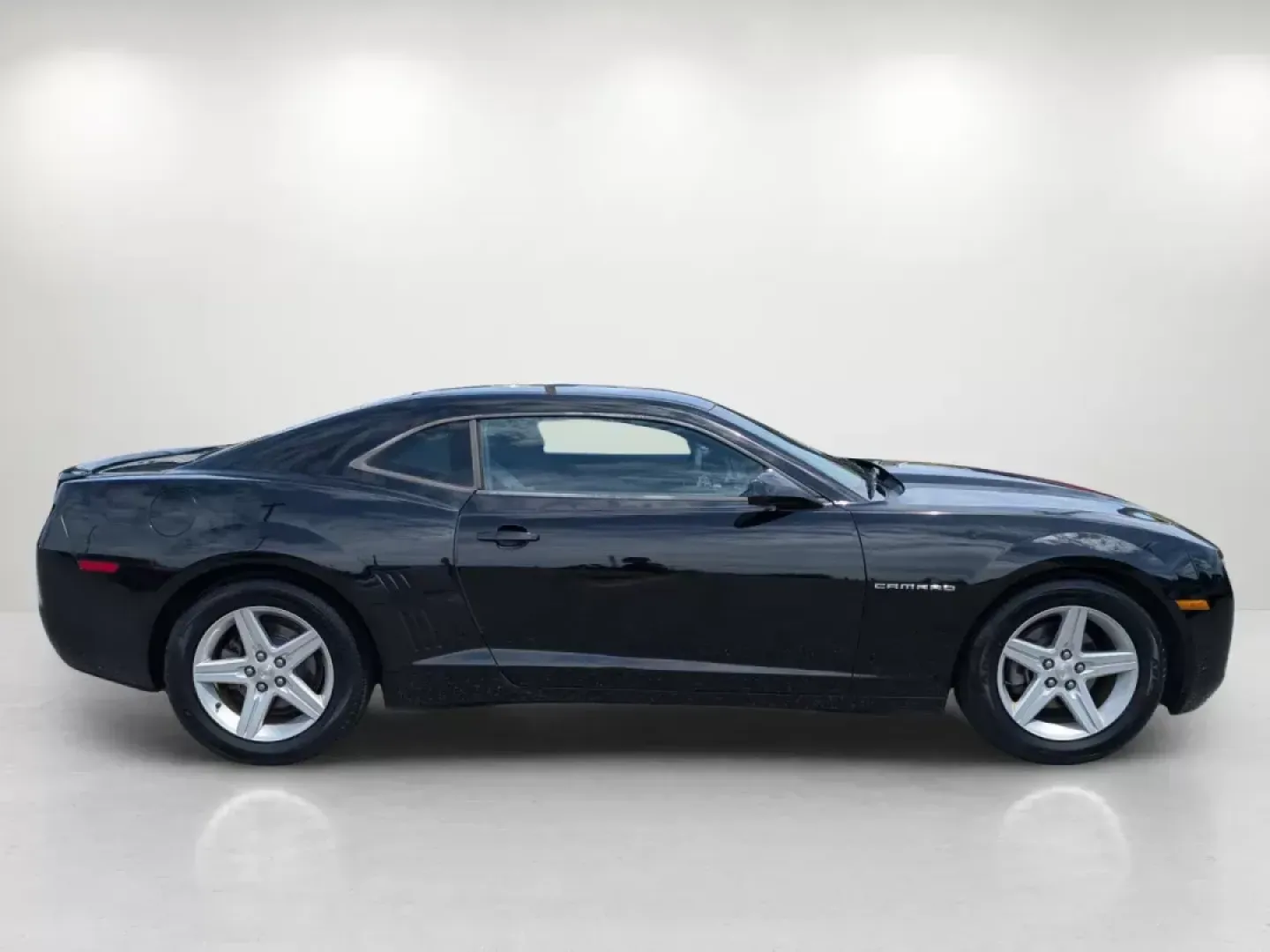 2012 /Black Chevrolet Camaro 1LT (2G1FB1E3XC9) with an Gas V6 3.6L/217 engine, 6-Speed Automatic transmission, located at 7000 Northlake Connector, Columbus, GA, 31904, (706) 987-8085, 32.524975, -84.978134 - 2012 Chevrolet Camaro 1LT - Photo#5