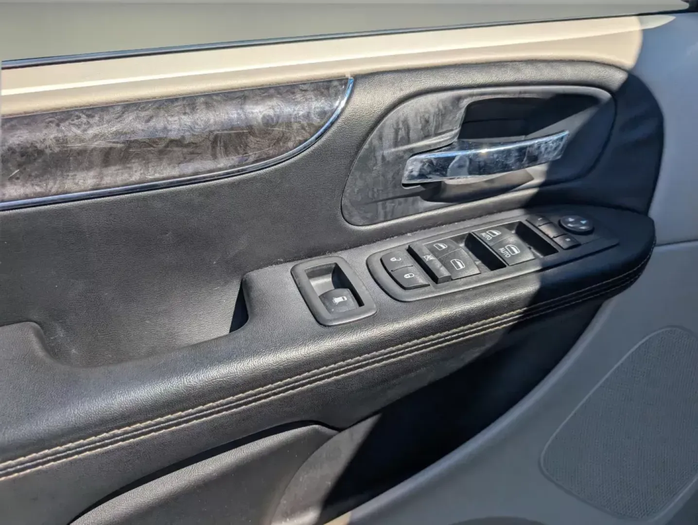 2012 /Black/Light Graystone Interior Chrysler Town and Country Touring (2C4RC1BG7CR) with an Gas/Ethanol V6 3.6L/ engine, 6-Speed Automatic transmission, located at 3959 U.S. 80 W, Phenix City, AL, 36870, (334) 297-4885, 32.469296, -85.135185 - 2012 Chrysler Town and Country Touring - Photo#8