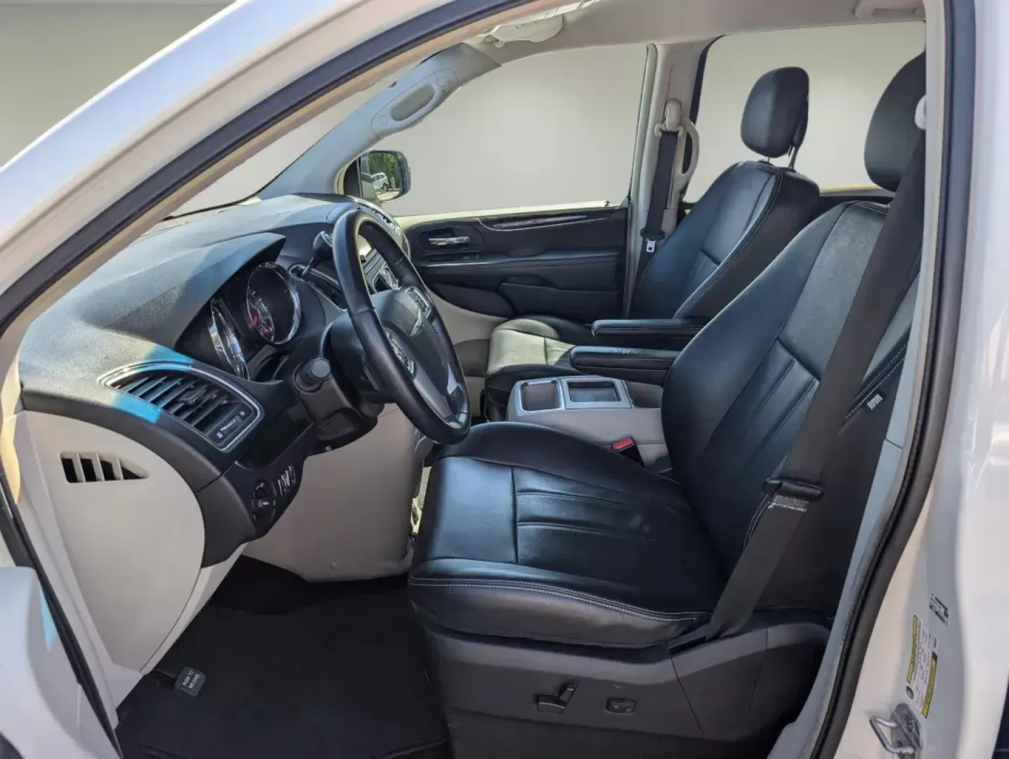 2012 /Black/Light Graystone Interior Chrysler Town and Country Touring (2C4RC1BG7CR) with an Gas/Ethanol V6 3.6L/ engine, 6-Speed Automatic transmission, located at 3959 U.S. 80 W, Phenix City, AL, 36870, (334) 297-4885, 32.469296, -85.135185 - 2012 Chrysler Town and Country Touring - Photo#9