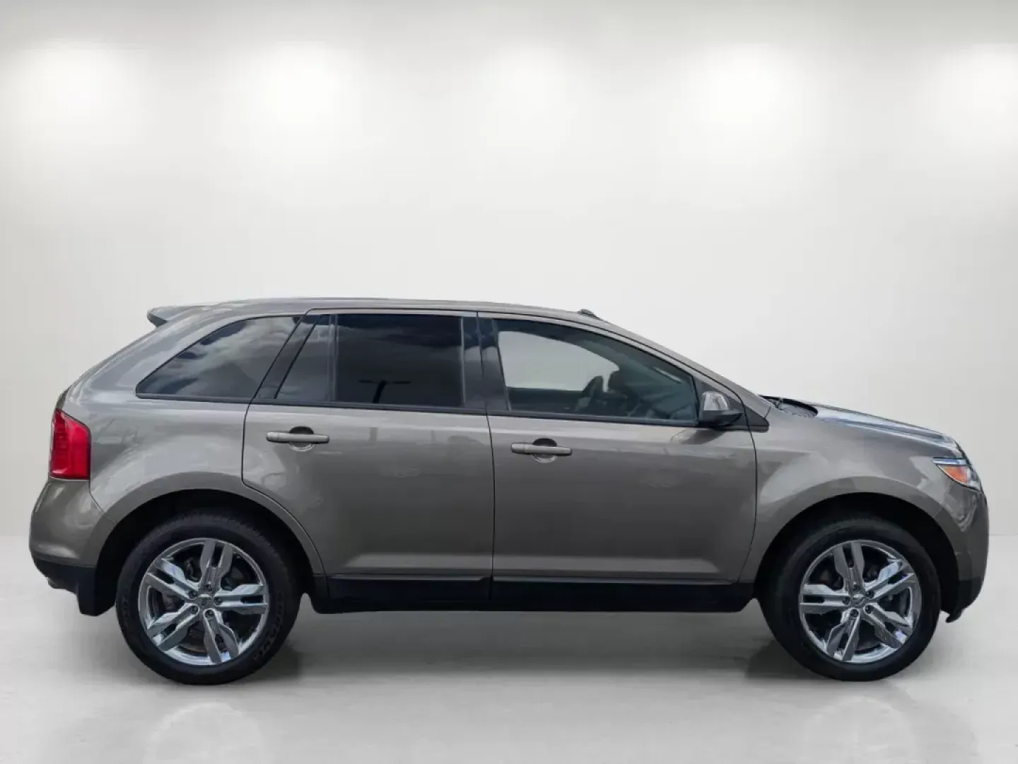2012 Ford Edge SEL (2FMDK4JC7CB) with an Gas V6 3.5L/213 engine, 6-Speed Automatic transmission, located at 3959 U.S. 80 W, Phenix City, AL, 36870, (334) 297-4885, 32.469296, -85.135185 - **Explore the 2012 Ford Edge SEL: Your Gateway to Every Adventure!**<br /> <br /> Are you ready to upgrade your driving experience? Whether you're navigating daily commutes, planning family road trips, or exploring weekend getaways, the 2012 Ford Edge SEL is the perfect companion. With its sleek des - Photo#4