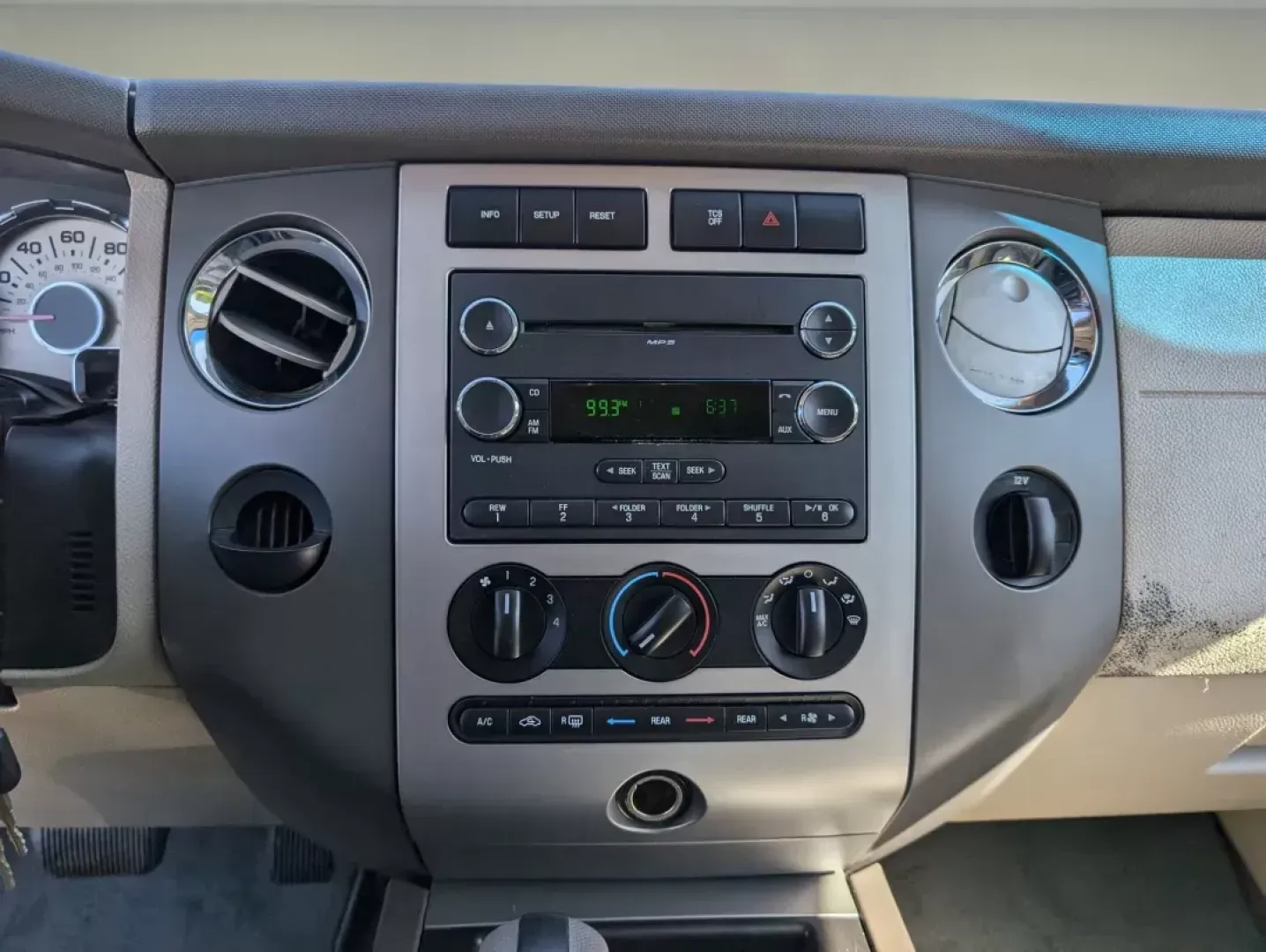 2012 Ford Expedition EL XLT (1FMJK1H57CE) with an Gas/Ethanol V8 5.4L/330 engine, 6-Speed Automatic transmission, located at 5115 14th Ave., Columbus, GA, 31904, (706) 323-0345, 32.511494, -84.971046 - 2012 Ford Expedition EL XLT - Photo#15