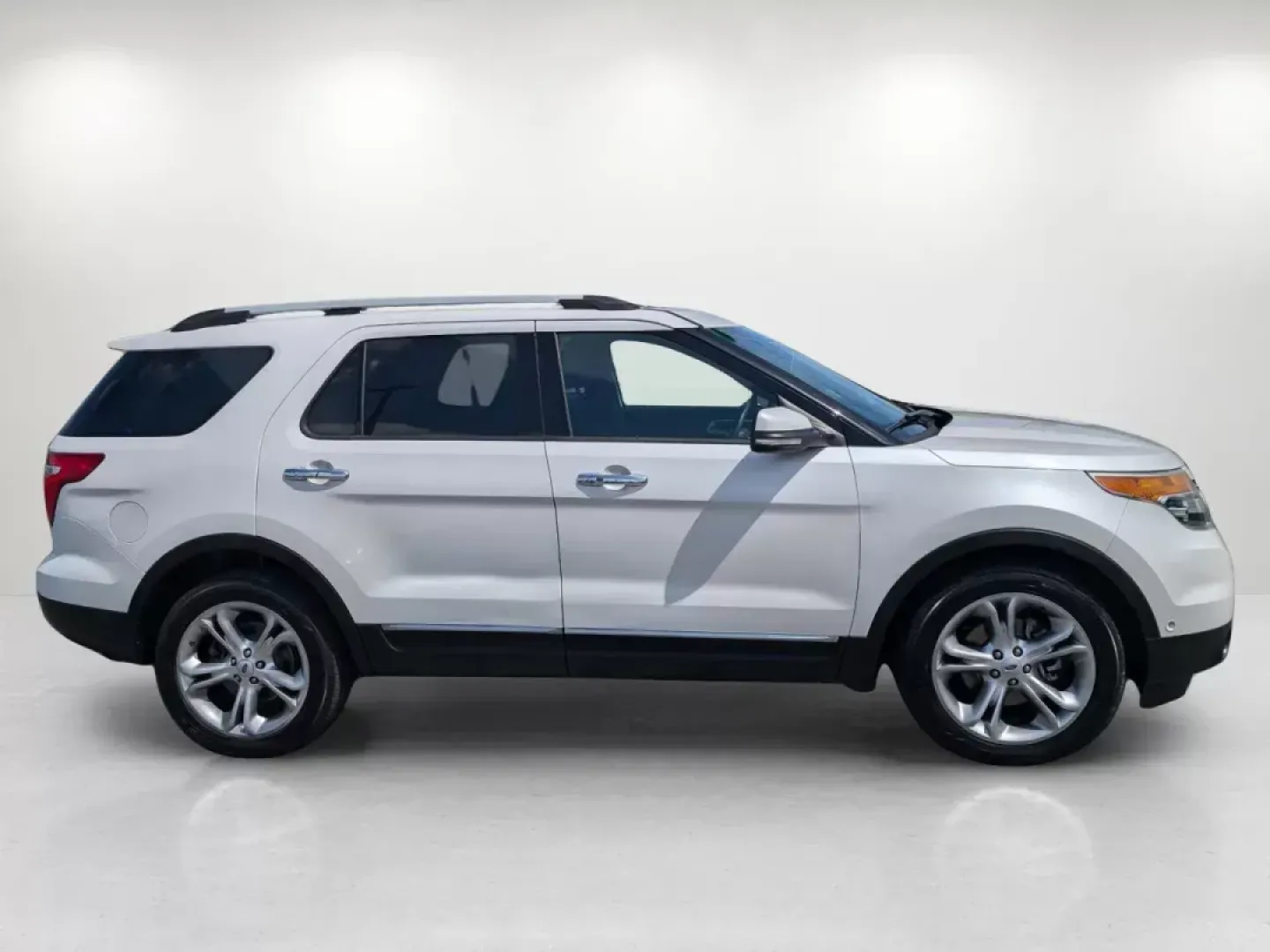 2012 Ford Explorer Limited (1FMHK7F83CG) with an Gas V6 3.5L/213 engine, 6-Speed Automatic w/manual shift transmission, located at 7000 Northlake Connector, Columbus, GA, 31904, (706) 987-8085, 32.524975, -84.978134 - 2012 Ford Explorer Limited - Photo#4
