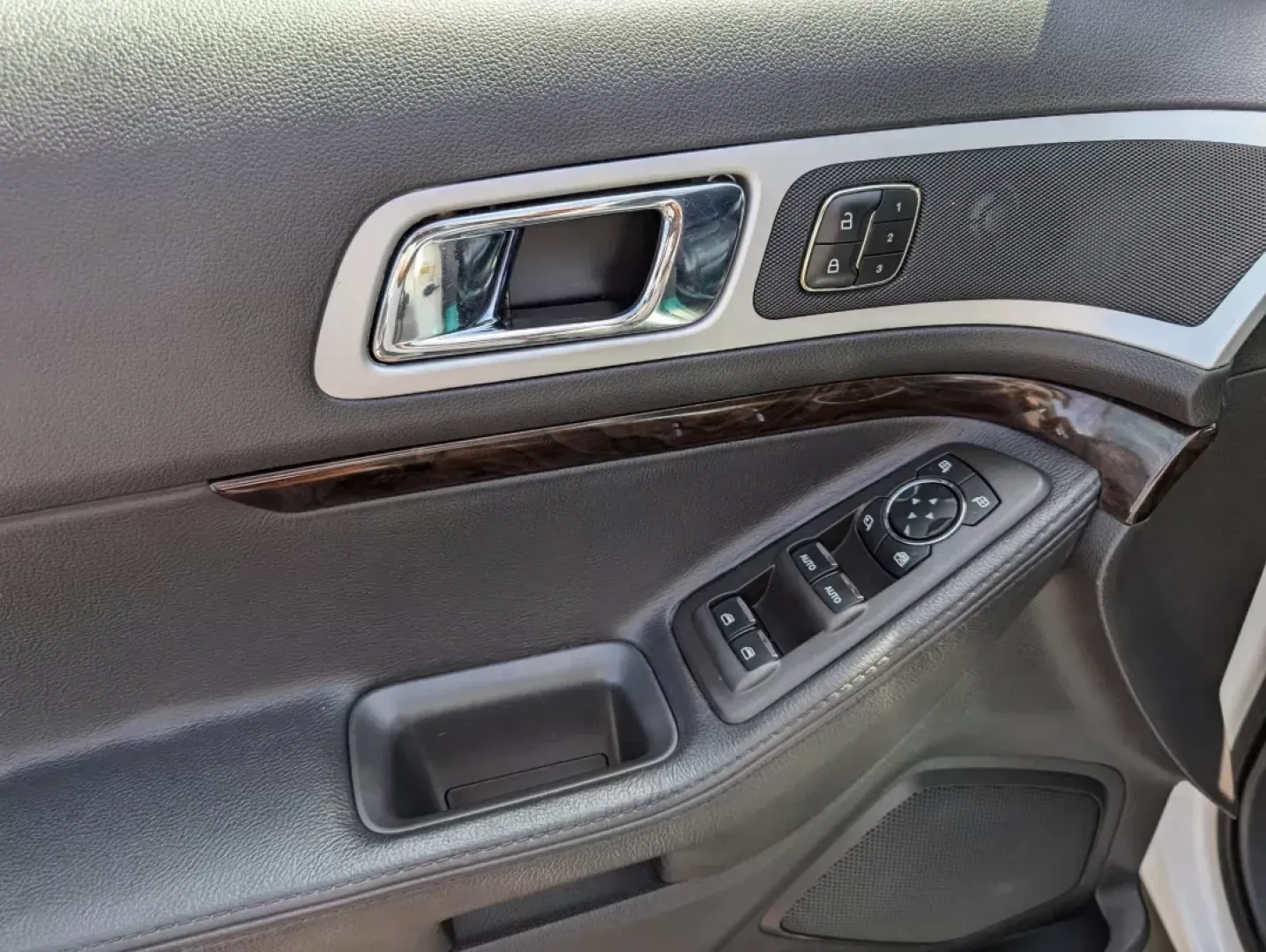 2012 Ford Explorer Limited (1FMHK7F83CG) with an Gas V6 3.5L/213 engine, 6-Speed Automatic w/manual shift transmission, located at 7000 Northlake Connector, Columbus, GA, 31904, (706) 987-8085, 32.524975, -84.978134 - 2012 Ford Explorer Limited - Photo#7