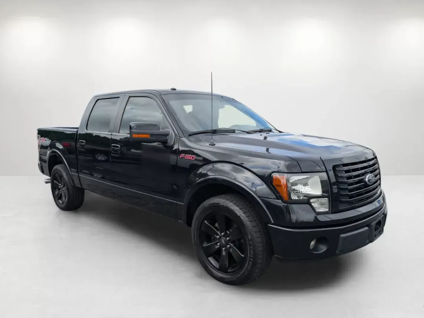 2012 Ford F-150 FX2 (1FTFW1CF6CF) with an Gas/Ethanol V8 5.0L/302 engine, 6-Speed Automatic transmission, located at 804 22nd Ave, Phenix City, AL, 36870, (334) 297-1860, 32.484749, -85.024475 - Looking for a reliable and versatile truck that can handle all your adventures? Look no further than this stunning 2012 Ford F-150 FX2, perfect for everything from weekend getaways to daily commutes. Whether you're navigating the busy streets of Phenix City or heading off the beaten path into the co - Photo#2