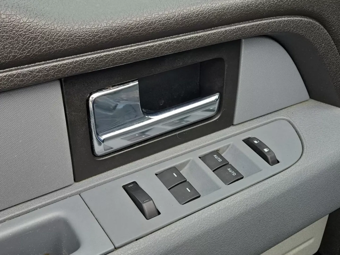 2012 Ford F-150 (1FTEW1CM0CK) with an Other engine, located at 1430 Gateway Drive, Opelika, AL, 36801, (334) 239-0944, 32.637871, -85.409790 - Unlock a world of adventure with the 2012 Ford F-150 Crew Cab Pickup, perfect for weekend getaways, family outings, or tackling your daily commute! At Gils Auto in Phenix City, AL, we understand that the right vehicle can enhance your lifestyle, and this rugged yet refined truck is designed to do ju - Photo#10