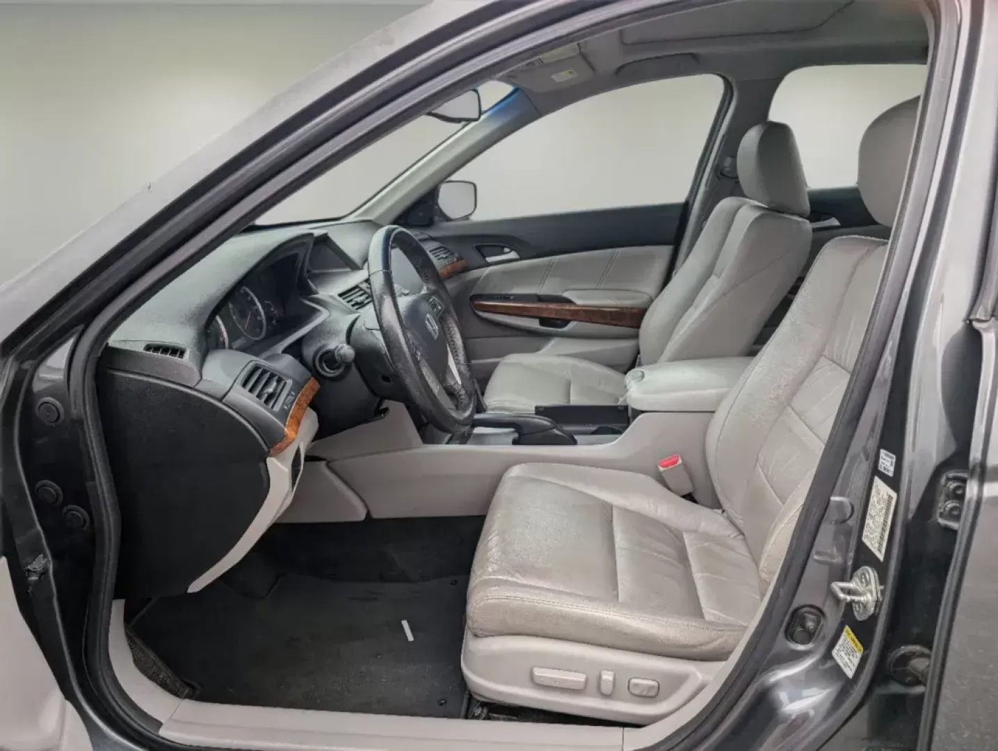 2012 Honda Accord Sdn EX-L (1HGCP2F88CA) with an Gas I4 2.4L/144 engine, 5-Speed Automatic transmission, located at 1430 Gateway Drive, Opelika, AL, 36801, (334) 239-0944, 32.637871, -85.409790 - 2012 Honda Accord Sdn EX-L - Photo#9