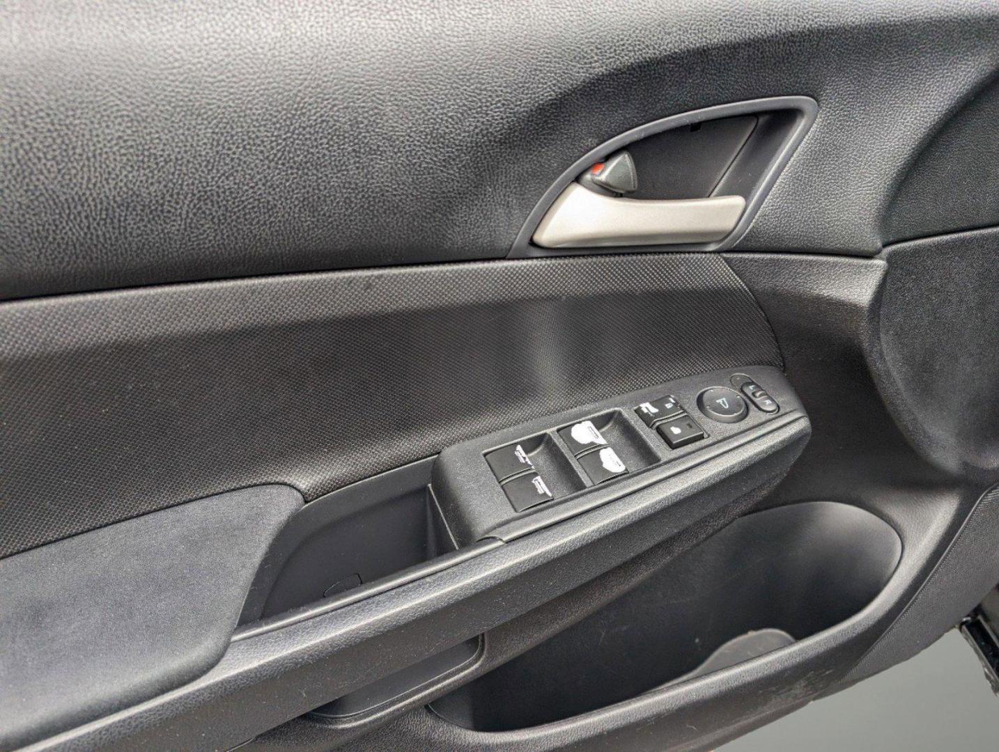2012 Honda Accord Sdn SE (1HGCP2F66CA) with an Gas I4 2.4L/144 engine, 5-Speed Automatic transmission, located at 5115 14th Ave., Columbus, GA, 31904, (706) 323-0345, 32.511494, -84.971046 - 2012 Honda Accord Sdn SE - Photo#8