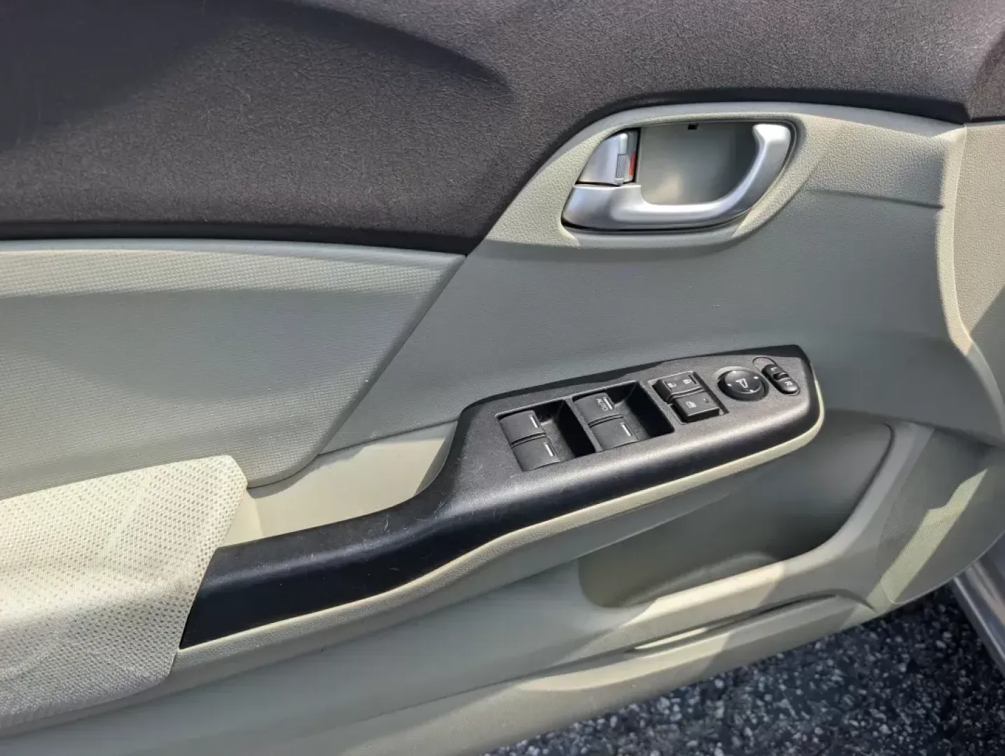 2012 Honda Civic Sdn EX (2HGFB2F87CH) with an Other engine, located at 3959 U.S. 80 W, Phenix City, AL, 36870, (334) 297-4885, 32.469296, -85.135185 - ### Discover Your Next Adventure with the 2012 Honda Civic EX at Gils Auto - Phenix City!<br /> <br /> Are you ready to elevate your daily commute or embark on weekend getaways? Look no further than the 2012 Honda Civic EX, a vehicle that seamlessly blends style, reliability, and outstanding fuel ef - Photo#8