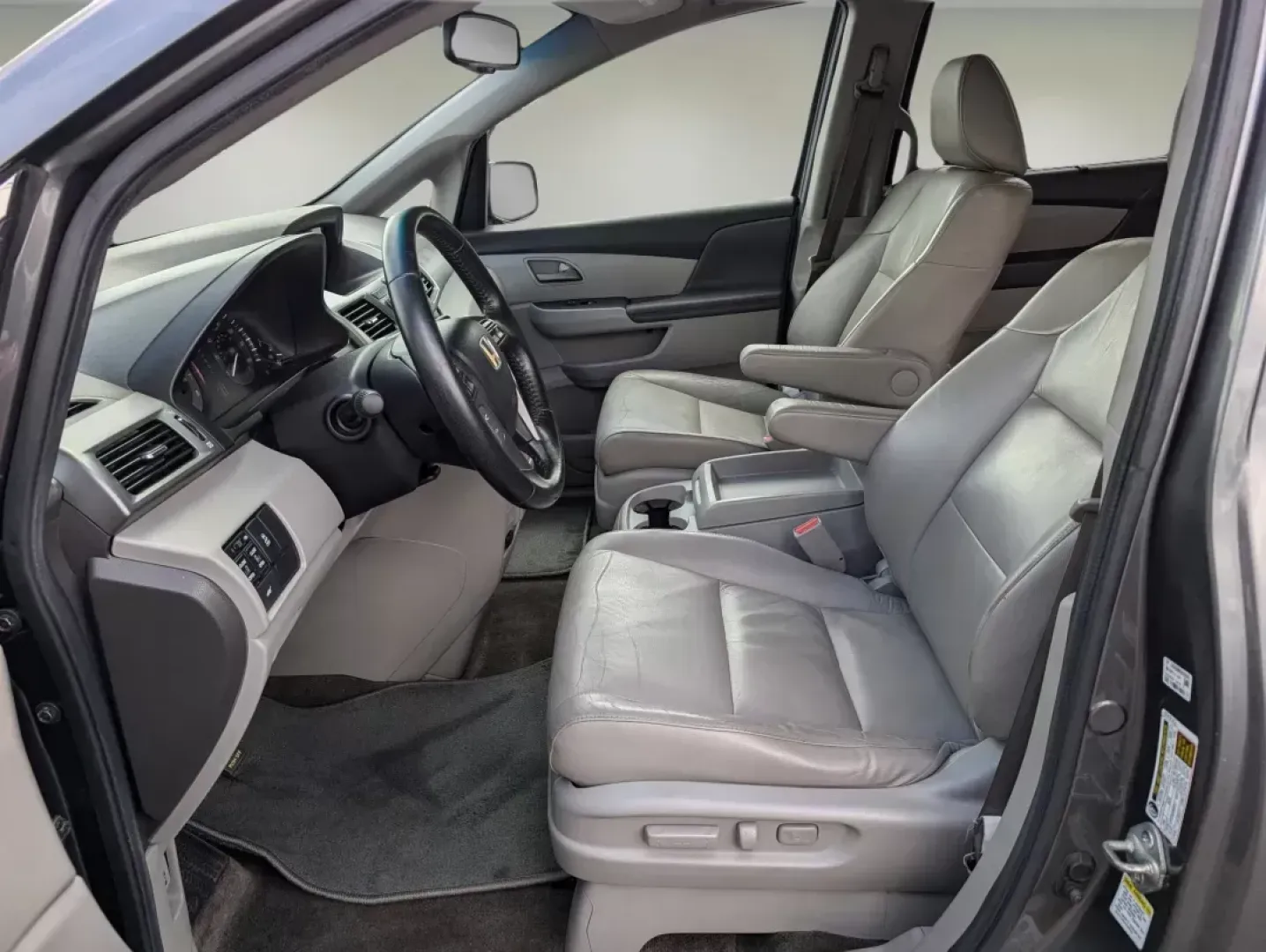 2012 Honda Odyssey EX-L (5FNRL5H68CB) with an Gas V6 3.5L/212 engine, 5-Speed Automatic transmission, located at 3959 U.S. 80 W, Phenix City, AL, 36870, (334) 297-4885, 32.469296, -85.135185 - **Discover the 2012 Honda Odyssey EX-L: Your Family's Next Adventure Awaits!**<br /> <br /> If you're on the lookout for a spacious, comfortable, and reliable vehicle that can effortlessly accommodate your family's needs, look no further than this stunning 2012 Honda Odyssey EX-L. Ideal for growing - Photo#9