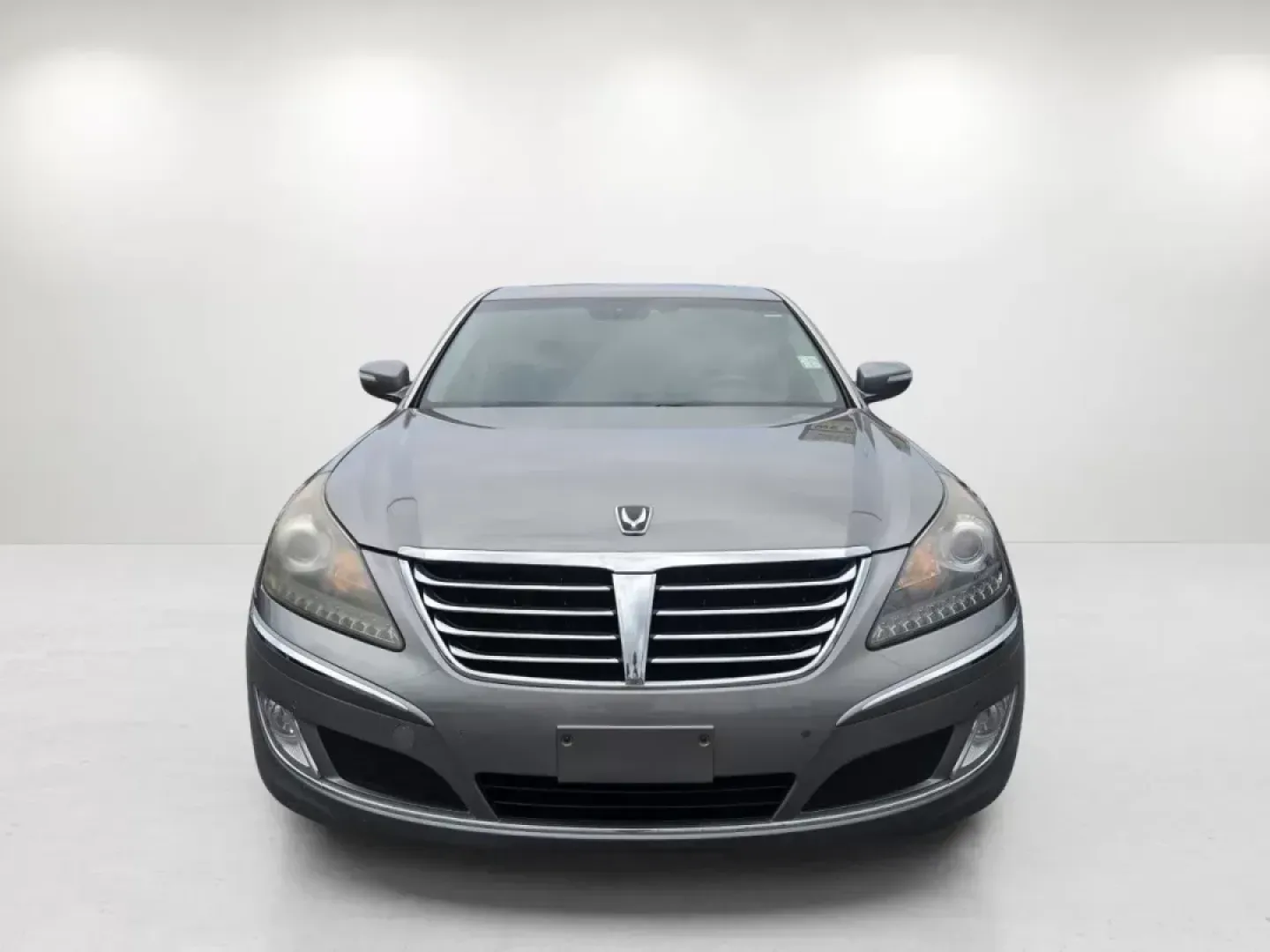 2012 /Jet Black Hyundai Equus Signature (KMHGH4JH6CU) with an Gas V8 5.0L/307 engine, 8-Speed Automatic w/Manual Shift transmission, located at 3959 U.S. 80 W, Phenix City, AL, 36870, (334) 297-4885, 32.469296, -85.135185 - 2012 Hyundai Equus Signature - Photo#2