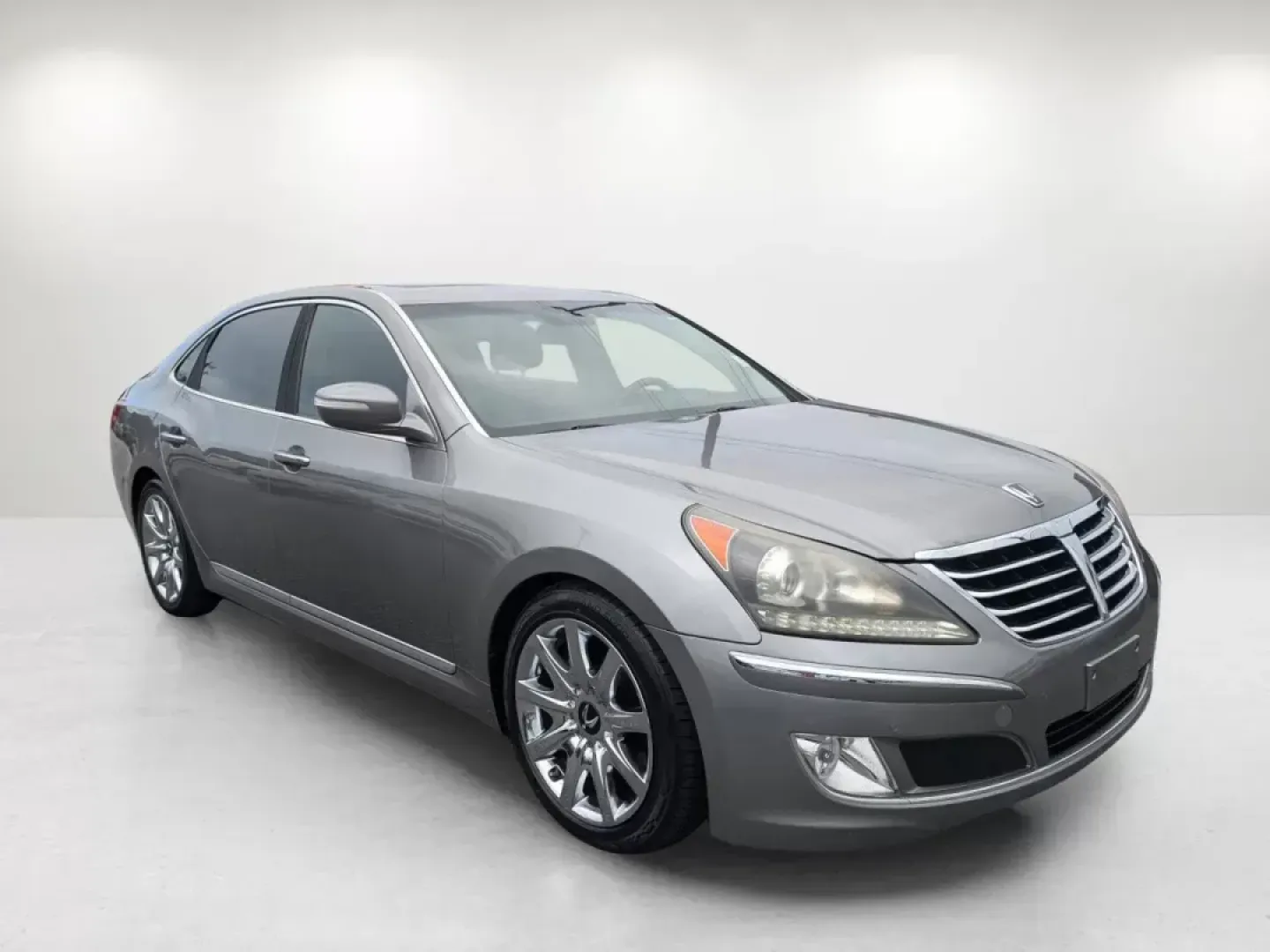 2012 /Jet Black Hyundai Equus Signature (KMHGH4JH6CU) with an Gas V8 5.0L/307 engine, 8-Speed Automatic w/Manual Shift transmission, located at 3959 U.S. 80 W, Phenix City, AL, 36870, (334) 297-4885, 32.469296, -85.135185 - 2012 Hyundai Equus Signature - Photo#3