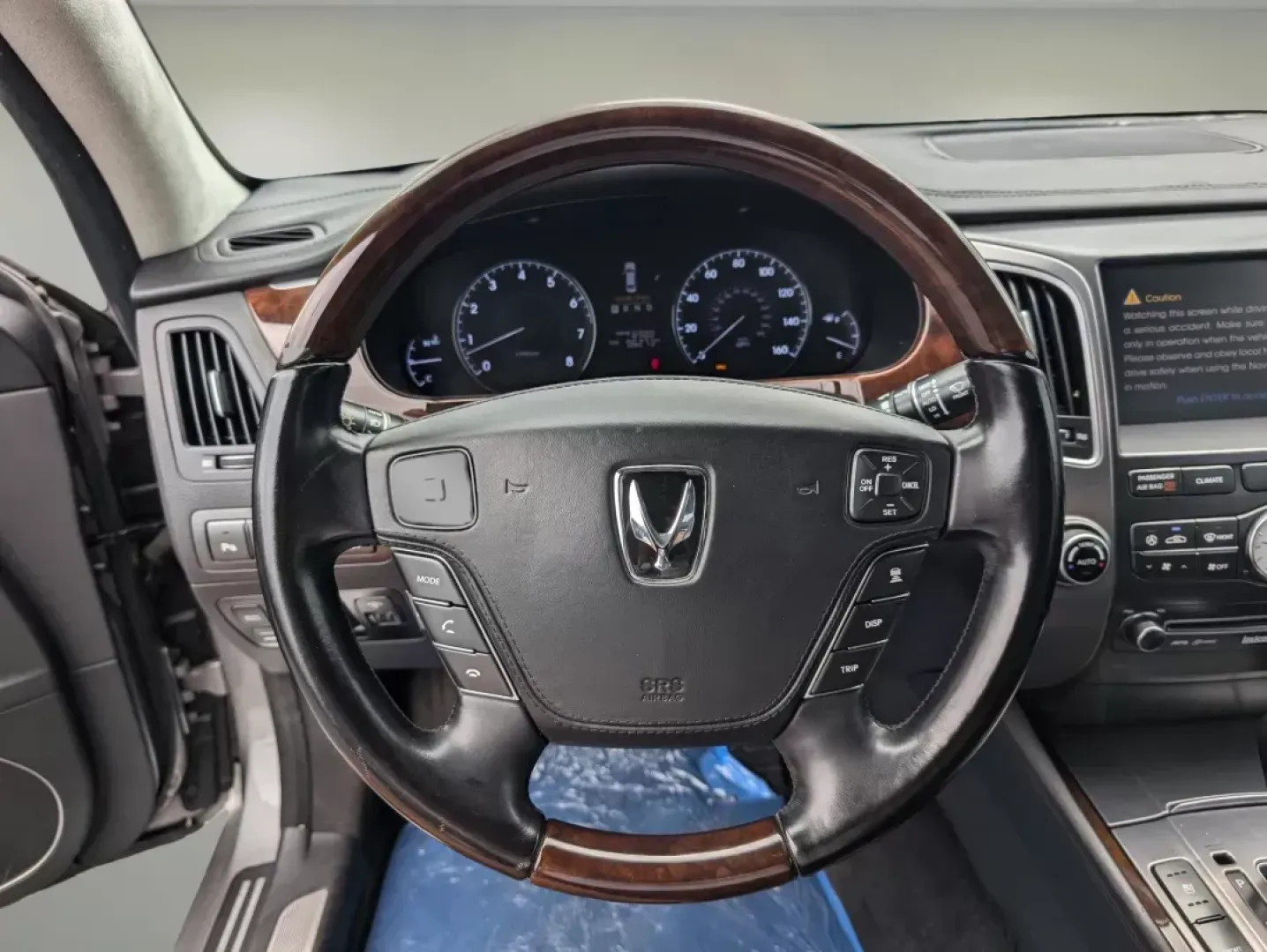 2012 /Jet Black Hyundai Equus Signature (KMHGH4JH6CU) with an Gas V8 5.0L/307 engine, 8-Speed Automatic w/Manual Shift transmission, located at 3959 U.S. 80 W, Phenix City, AL, 36870, (334) 297-4885, 32.469296, -85.135185 - 2012 Hyundai Equus Signature - Photo#16