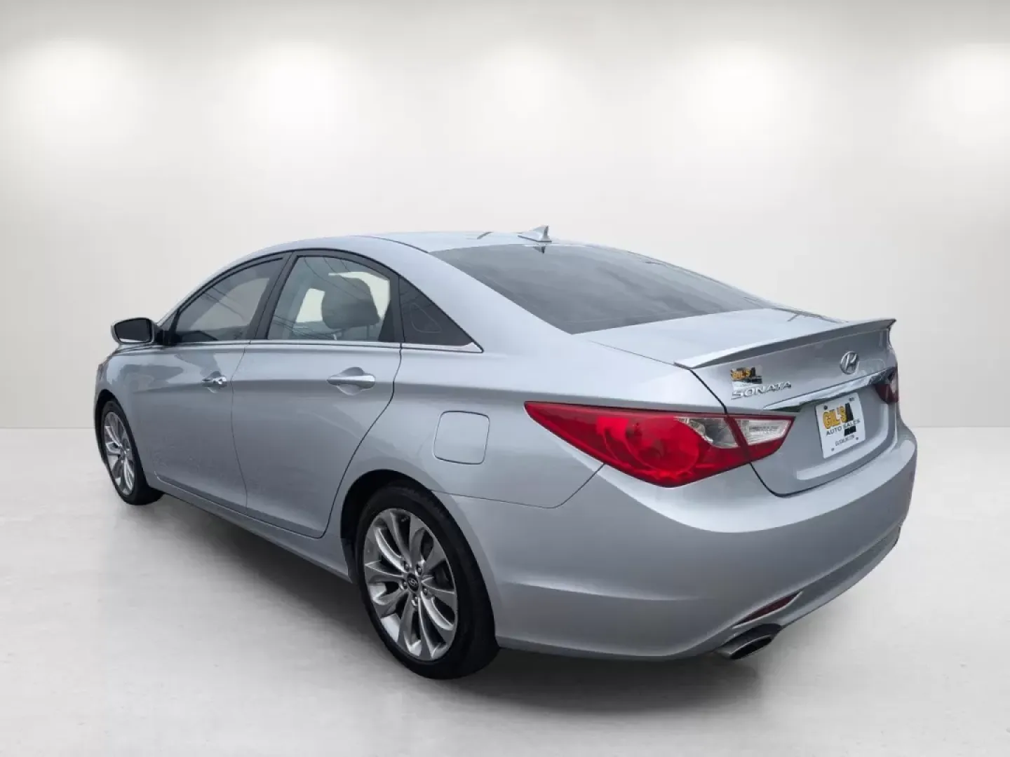2012 /Gray Hyundai Sonata 2.4L SE (5NPEC4AC2CH) with an Other engine, located at 7000 Northlake Connector, Columbus, GA, 31904, (706) 987-8085, 32.524975, -84.978134 - **Discover Your Next Adventure with the 2012 Hyundai Sonata at Gils Auto in Phenix City, AL!**<br /> <br /> If you're seeking a reliable sedan that can perfectly blend your daily commute with weekend adventures, look no further than the 2012 Hyundai Sonata 2.4L SE. Whether you're navigating the bust - Photo#5