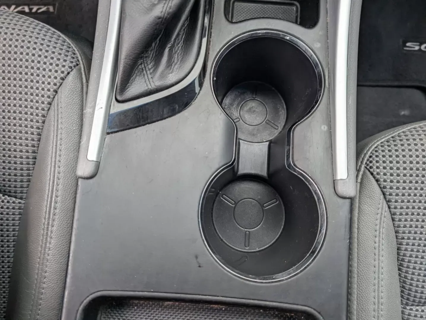 2012 /Gray Hyundai Sonata 2.4L SE (5NPEC4AC2CH) with an Other engine, located at 7000 Northlake Connector, Columbus, GA, 31904, (706) 987-8085, 32.524975, -84.978134 - **Discover Your Next Adventure with the 2012 Hyundai Sonata at Gils Auto in Phenix City, AL!**<br /> <br /> If you're seeking a reliable sedan that can perfectly blend your daily commute with weekend adventures, look no further than the 2012 Hyundai Sonata 2.4L SE. Whether you're navigating the bust - Photo#9