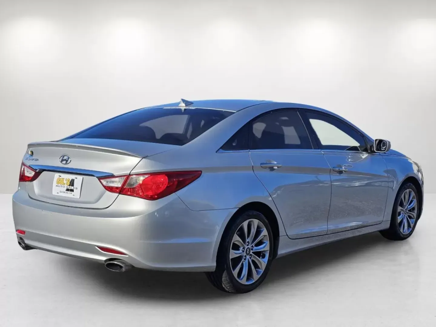 2012 /Gray Hyundai Sonata 2.4L SE (5NPEC4AC2CH) with an Other engine, located at 7000 Northlake Connector, Columbus, GA, 31904, (706) 987-8085, 32.524975, -84.978134 - **Discover Your Next Adventure with the 2012 Hyundai Sonata at Gils Auto in Phenix City, AL!**<br /> <br /> If you're seeking a reliable sedan that can perfectly blend your daily commute with weekend adventures, look no further than the 2012 Hyundai Sonata 2.4L SE. Whether you're navigating the bust - Photo#15