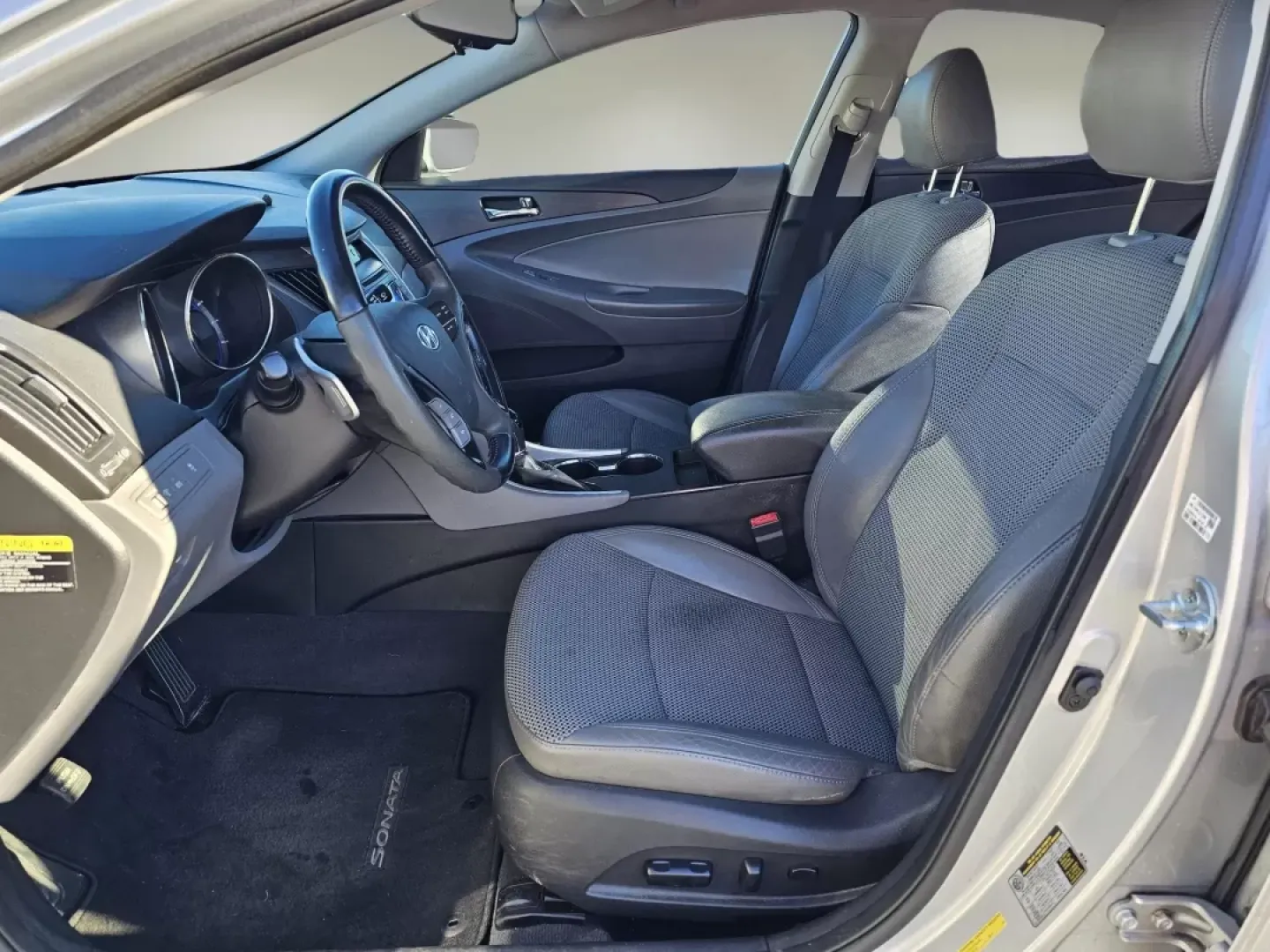 2012 /Gray Hyundai Sonata 2.4L SE (5NPEC4AC2CH) with an Other engine, located at 7000 Northlake Connector, Columbus, GA, 31904, (706) 987-8085, 32.524975, -84.978134 - **Discover Your Next Adventure with the 2012 Hyundai Sonata at Gils Auto in Phenix City, AL!**<br /> <br /> If you're seeking a reliable sedan that can perfectly blend your daily commute with weekend adventures, look no further than the 2012 Hyundai Sonata 2.4L SE. Whether you're navigating the bust - Photo#20