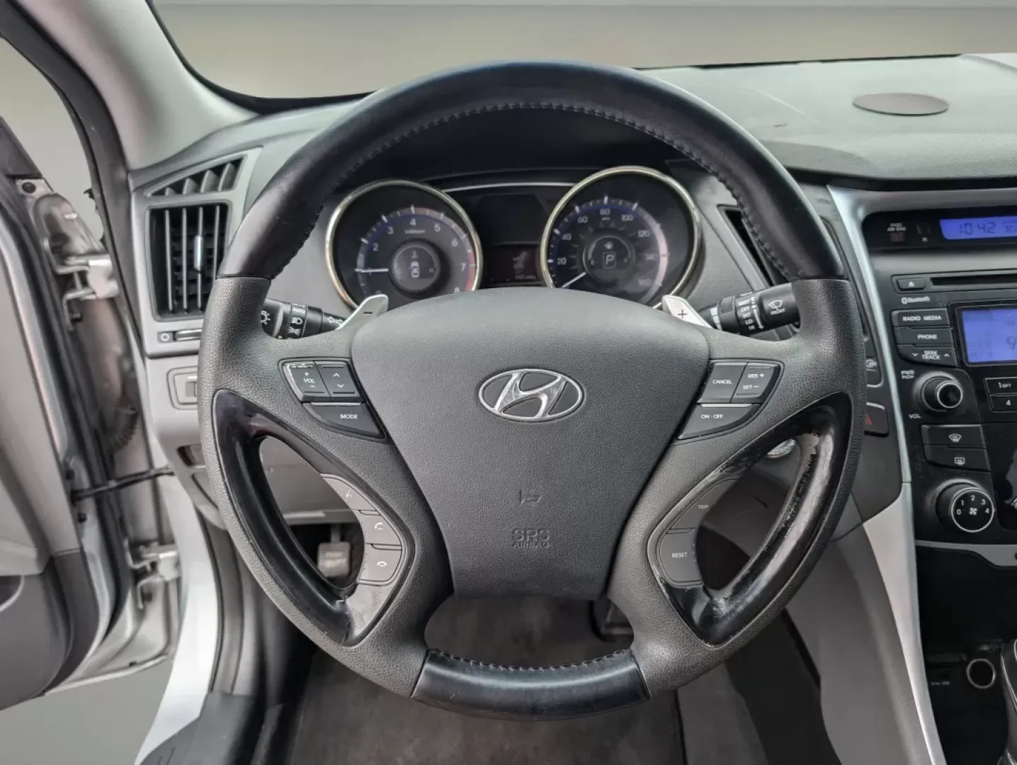 2012 /Gray Hyundai Sonata 2.4L SE (5NPEC4AC2CH) with an Other engine, located at 7000 Northlake Connector, Columbus, GA, 31904, (706) 987-8085, 32.524975, -84.978134 - **Discover Your Next Adventure with the 2012 Hyundai Sonata at Gils Auto in Phenix City, AL!**<br /> <br /> If you're seeking a reliable sedan that can perfectly blend your daily commute with weekend adventures, look no further than the 2012 Hyundai Sonata 2.4L SE. Whether you're navigating the bust - Photo#30