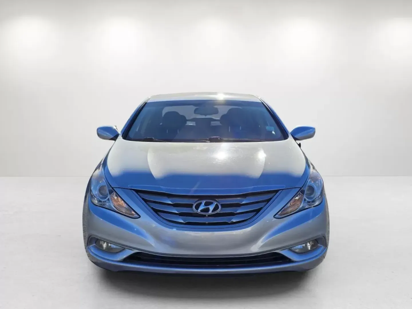 2012 /Gray Hyundai Sonata 2.4L SE (5NPEC4AC2CH) with an Other engine, located at 7000 Northlake Connector, Columbus, GA, 31904, (706) 987-8085, 32.524975, -84.978134 - **Discover Your Next Adventure with the 2012 Hyundai Sonata at Gils Auto in Phenix City, AL!**<br /> <br /> If you're seeking a reliable sedan that can perfectly blend your daily commute with weekend adventures, look no further than the 2012 Hyundai Sonata 2.4L SE. Whether you're navigating the bust - Photo#31