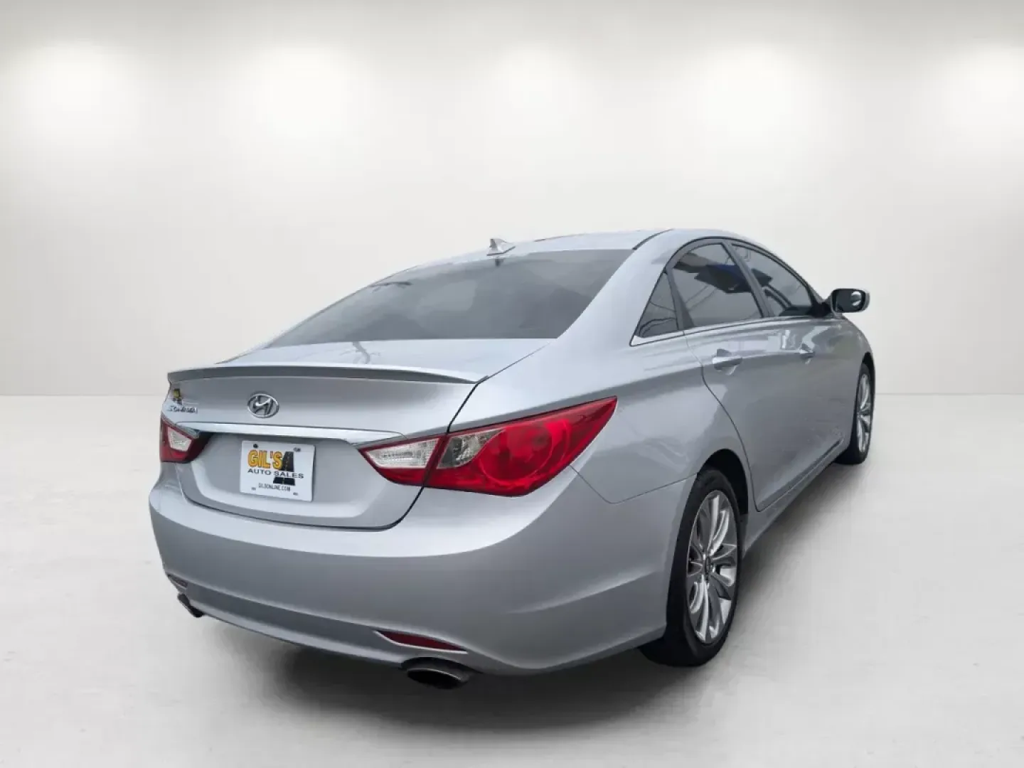 2012 /Gray Hyundai Sonata 2.4L SE (5NPEC4AC2CH) with an Other engine, located at 1430 Gateway Drive, Opelika, AL, 36801, (334) 239-0944, 32.637871, -85.409790 - **Discover Your Next Adventure with the 2012 Hyundai Sonata at Gils Auto in Phenix City, AL!**<br /> <br /> If you're seeking a reliable sedan that can perfectly blend your daily commute with weekend adventures, look no further than the 2012 Hyundai Sonata 2.4L SE. Whether you're navigating the bust - Photo#4