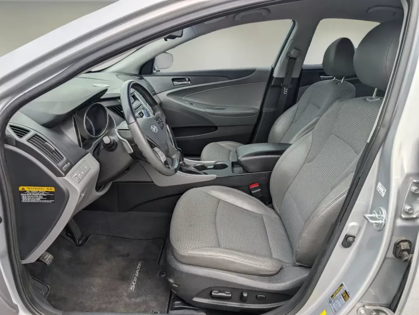 2012 /Gray Hyundai Sonata 2.4L SE (5NPEC4AC2CH) with an Other engine, located at 1430 Gateway Drive, Opelika, AL, 36801, (334) 239-0944, 32.637871, -85.409790 - **Discover Your Next Adventure with the 2012 Hyundai Sonata at Gils Auto in Phenix City, AL!**<br /> <br /> If you're seeking a reliable sedan that can perfectly blend your daily commute with weekend adventures, look no further than the 2012 Hyundai Sonata 2.4L SE. Whether you're navigating the bust - Photo#9