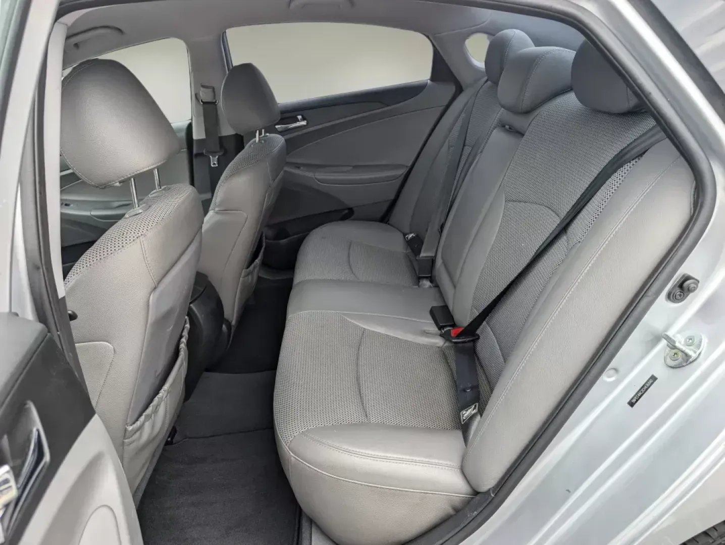 2012 /Gray Hyundai Sonata 2.4L SE (5NPEC4AC2CH) with an Other engine, located at 1430 Gateway Drive, Opelika, AL, 36801, (334) 239-0944, 32.637871, -85.409790 - **Discover Your Next Adventure with the 2012 Hyundai Sonata at Gils Auto in Phenix City, AL!**<br /> <br /> If you're seeking a reliable sedan that can perfectly blend your daily commute with weekend adventures, look no further than the 2012 Hyundai Sonata 2.4L SE. Whether you're navigating the bust - Photo#10