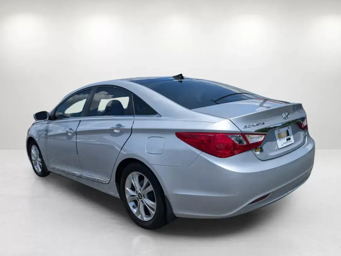 2012 /Gray Hyundai Sonata 2.4L Limited (5NPEC4AC4CH) with an Gas I4 2.4L/144 engine, 6-Speed Automatic w/manual shift transmission, located at 3959 U.S. 80 W, Phenix City, AL, 36870, (334) 297-4885, 32.469296, -85.135185 - 2012 Hyundai Sonata 2.4L Limited - Photo#5