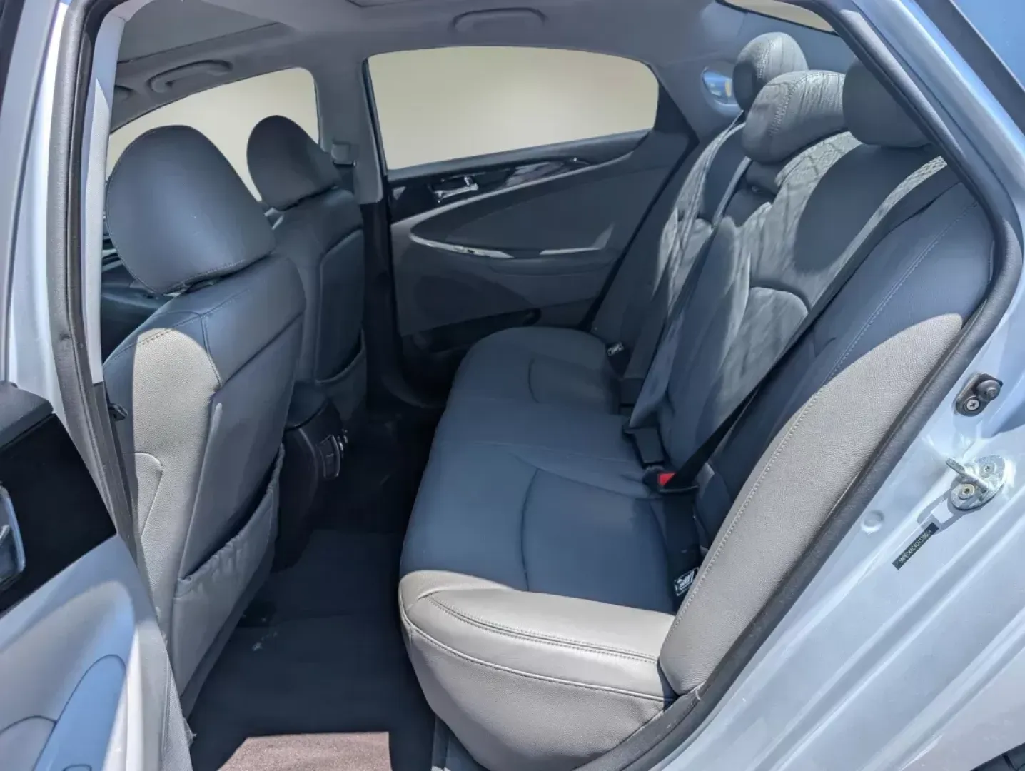2012 /Gray Hyundai Sonata 2.4L Limited (5NPEC4AC4CH) with an Gas I4 2.4L/144 engine, 6-Speed Automatic w/manual shift transmission, located at 3959 U.S. 80 W, Phenix City, AL, 36870, (334) 297-4885, 32.469296, -85.135185 - 2012 Hyundai Sonata 2.4L Limited - Photo#9