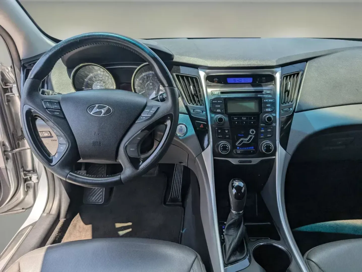 2012 /Gray Hyundai Sonata 2.4L Limited (5NPEC4AC4CH) with an Gas I4 2.4L/144 engine, 6-Speed Automatic w/manual shift transmission, located at 3959 U.S. 80 W, Phenix City, AL, 36870, (334) 297-4885, 32.469296, -85.135185 - 2012 Hyundai Sonata 2.4L Limited - Photo#10