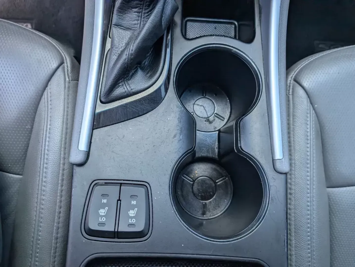 2012 /Gray Hyundai Sonata 2.4L Limited (5NPEC4AC4CH) with an Gas I4 2.4L/144 engine, 6-Speed Automatic w/manual shift transmission, located at 3959 U.S. 80 W, Phenix City, AL, 36870, (334) 297-4885, 32.469296, -85.135185 - 2012 Hyundai Sonata 2.4L Limited - Photo#11