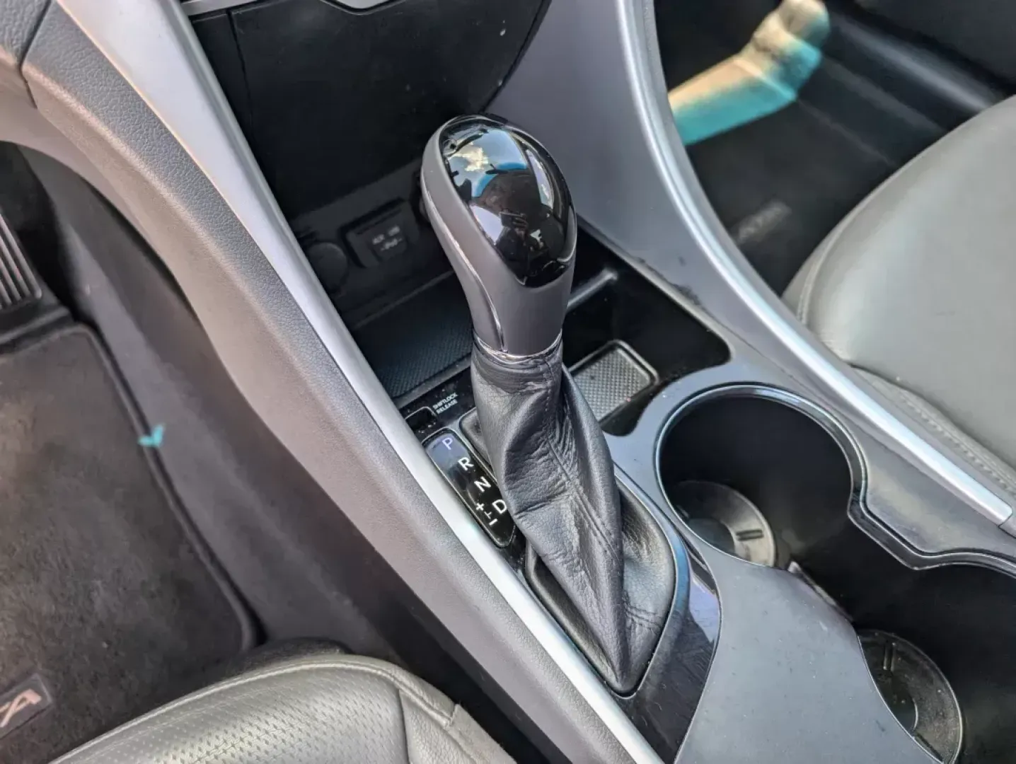 2012 /Gray Hyundai Sonata 2.4L Limited (5NPEC4AC4CH) with an Gas I4 2.4L/144 engine, 6-Speed Automatic w/manual shift transmission, located at 3959 U.S. 80 W, Phenix City, AL, 36870, (334) 297-4885, 32.469296, -85.135185 - 2012 Hyundai Sonata 2.4L Limited - Photo#12