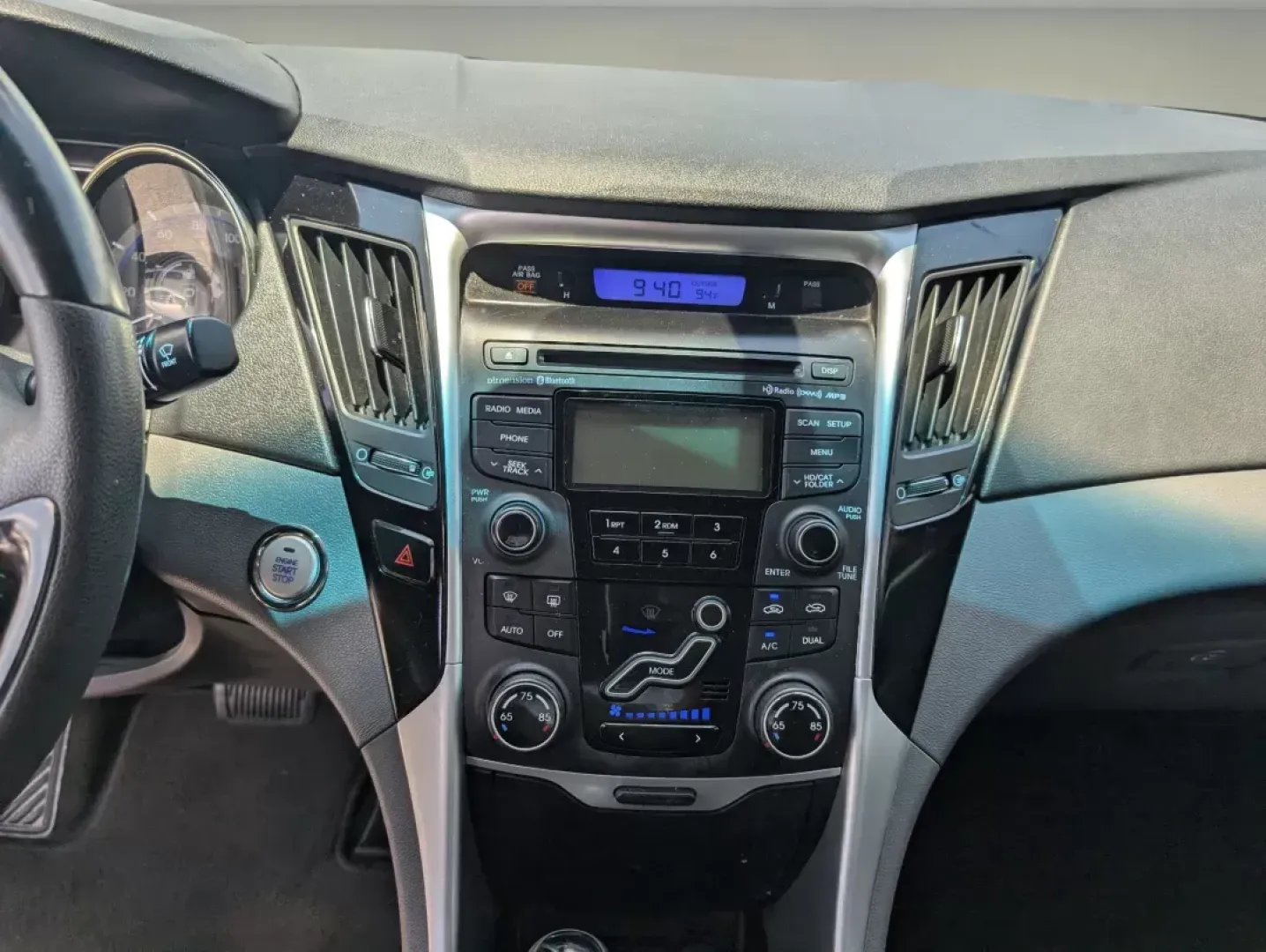 2012 /Gray Hyundai Sonata 2.4L Limited (5NPEC4AC4CH) with an Gas I4 2.4L/144 engine, 6-Speed Automatic w/manual shift transmission, located at 3959 U.S. 80 W, Phenix City, AL, 36870, (334) 297-4885, 32.469296, -85.135185 - 2012 Hyundai Sonata 2.4L Limited - Photo#13