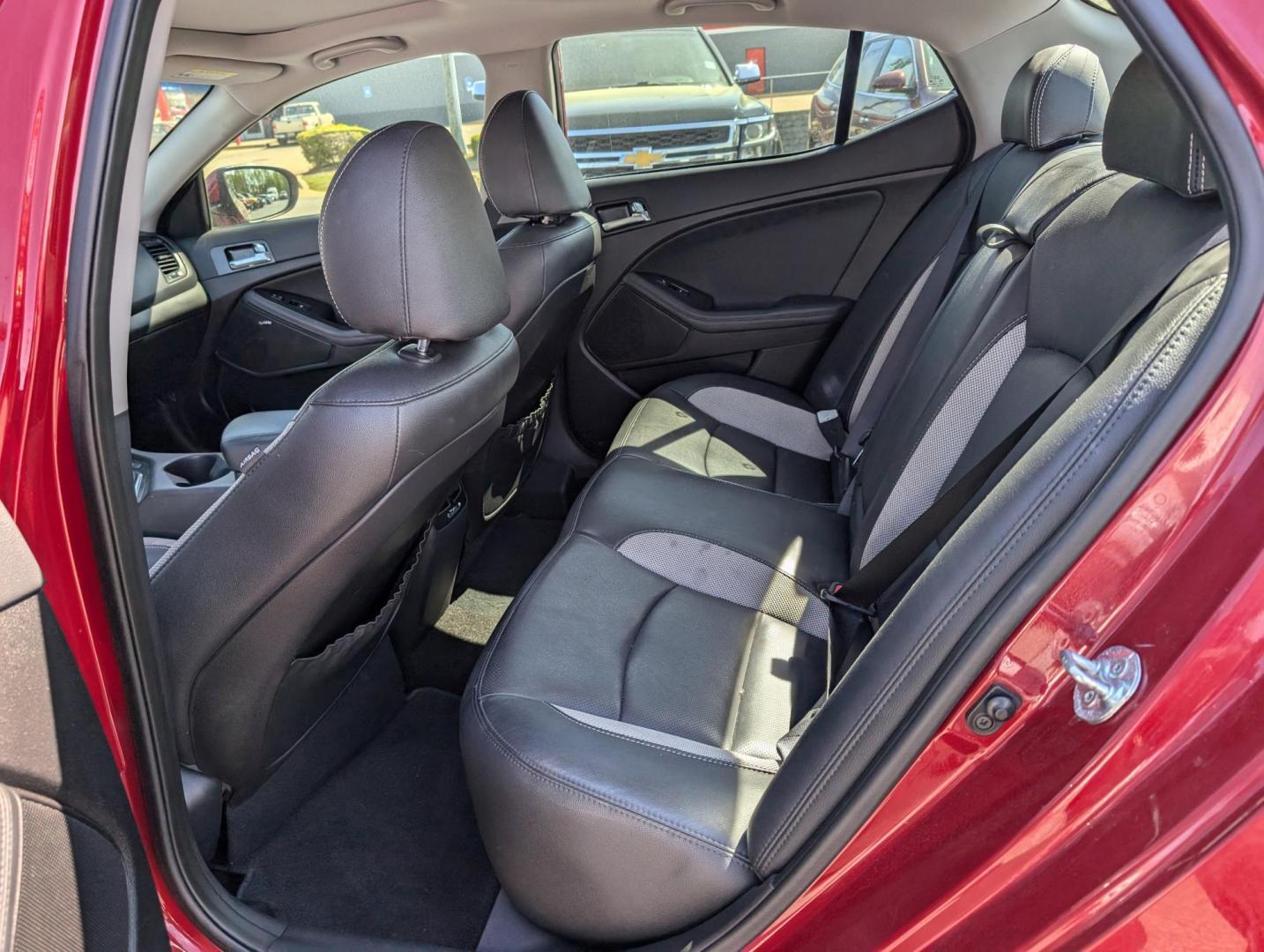 2012 /White Kia Optima SX (5XXGR4A67CG) with an Turbocharged Gas I4 2.0L/122 engine, 6-Speed Automatic w/manual shift transmission, located at 3959 U.S. 80 W, Phenix City, AL, 36870, (334) 297-4885, 32.469296, -85.135185 - 2012 Kia Optima SX - Photo#10