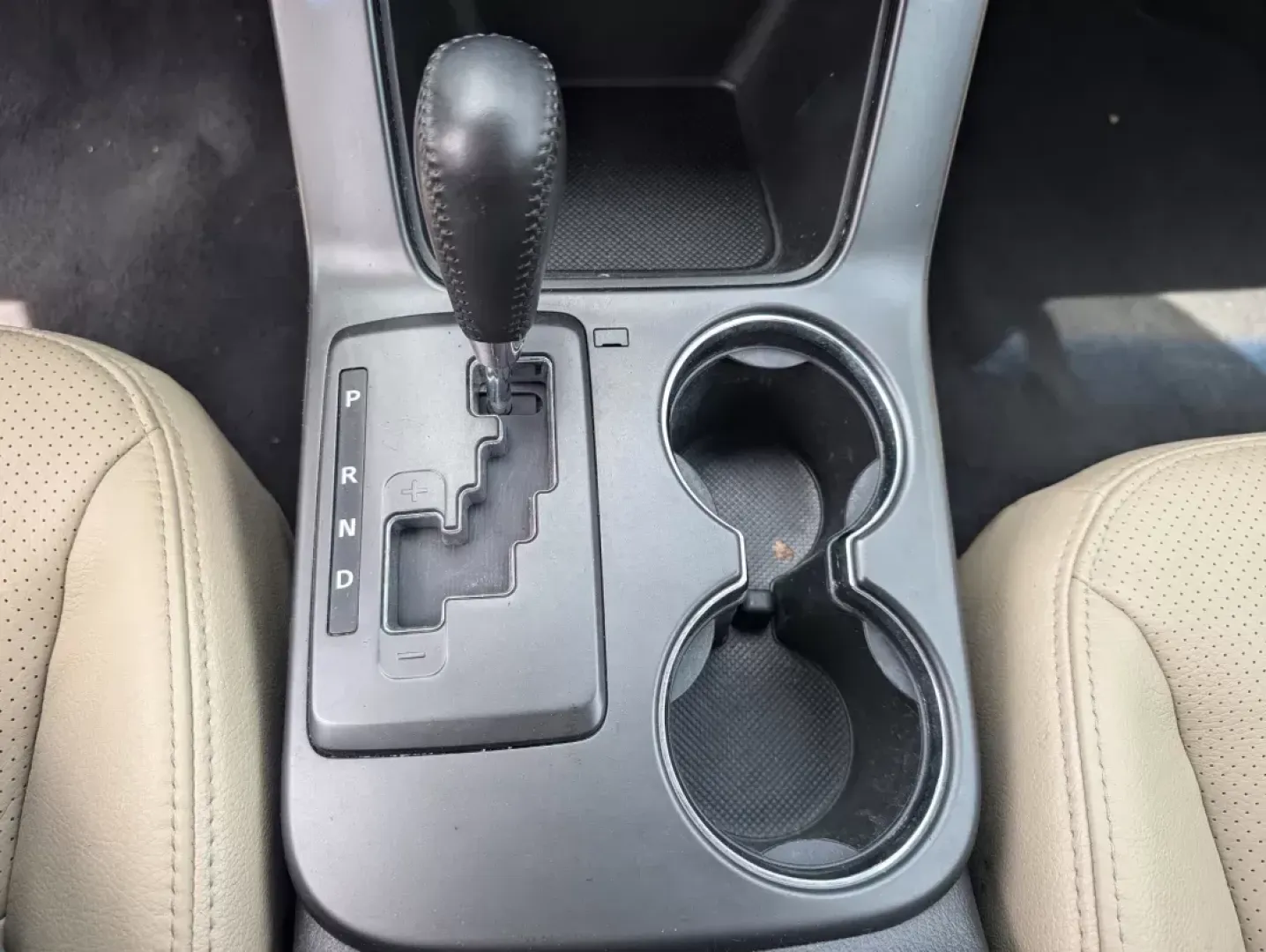 2012 /Beige Kia Sorento EX (5XYKU4A61CG) with an Gas I4 2.4L/ engine, 6-Speed Automatic w/manual shift transmission, located at 804 22nd Ave, Phenix City, AL, 36870, (334) 297-1860, 32.484749, -85.024475 - 2012 Kia Sorento EX - Photo#12