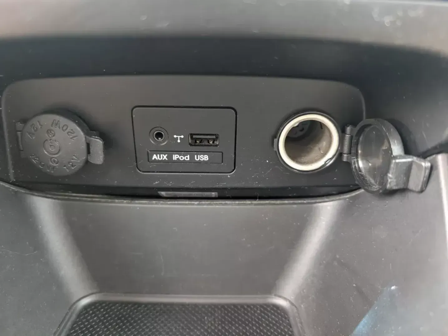 2012 /Beige Kia Sorento EX (5XYKU4A61CG) with an Gas I4 2.4L/ engine, 6-Speed Automatic w/manual shift transmission, located at 804 22nd Ave, Phenix City, AL, 36870, (334) 297-1860, 32.484749, -85.024475 - 2012 Kia Sorento EX - Photo#13