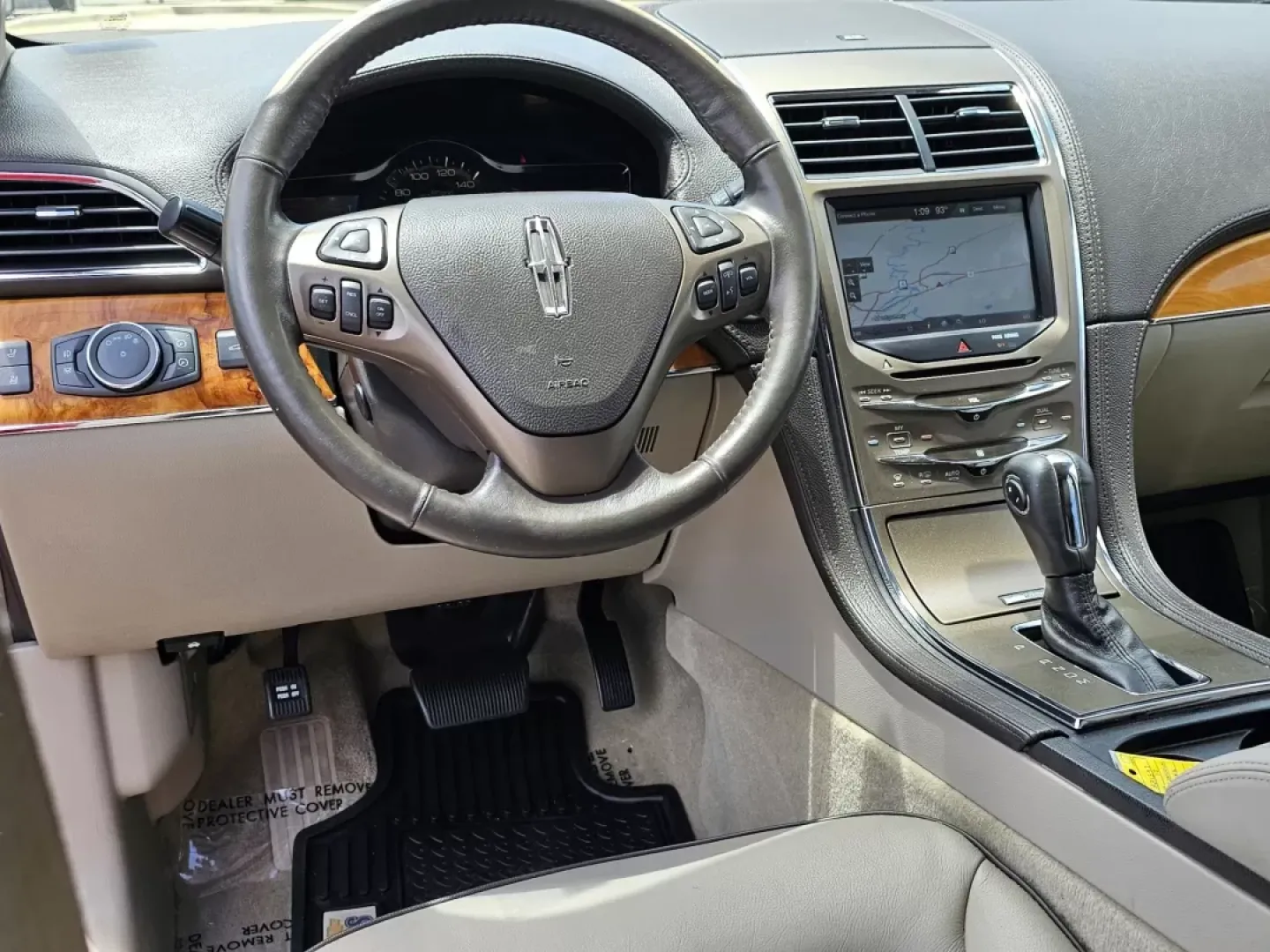 2012 Lincoln MKX (2LMDJ6JK0CB) with an Other engine, located at 1430 Gateway Drive, Opelika, AL, 36801, (334) 239-0944, 32.637871, -85.409790 - ### Elevate Your Lifestyle with the 2012 Lincoln MKX at Gils Auto - Prattville<br /> <br /> Are you ready to transform your daily commute or weekend getaway into a luxury experience? The 2012 Lincoln MKX is not just a car; it's a lifestyle choice for those who prioritize comfort, style, and advanced - Photo#15