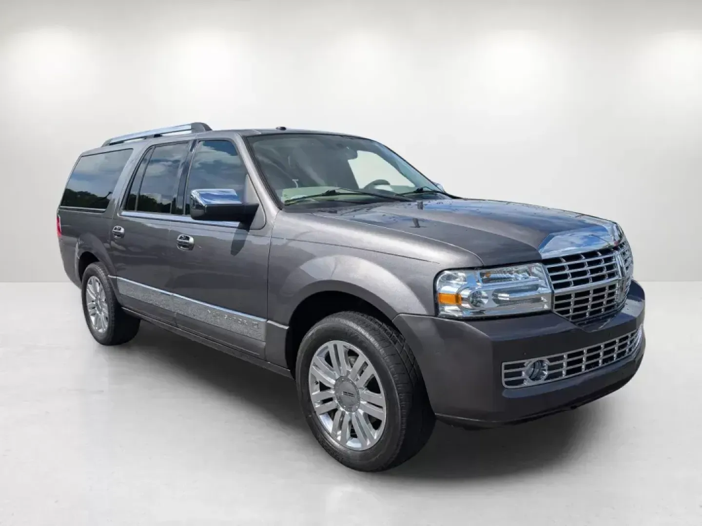 2012 Lincoln Navigator L (5LMJJ3H56CE) with an Gas/Ethanol V8 5.4L/330 engine, 6-Speed Automatic transmission, located at 3959 U.S. 80 W, Phenix City, AL, 36870, (334) 297-4885, 32.469296, -85.135185 - 2012 Lincoln Navigator L - Photo#3